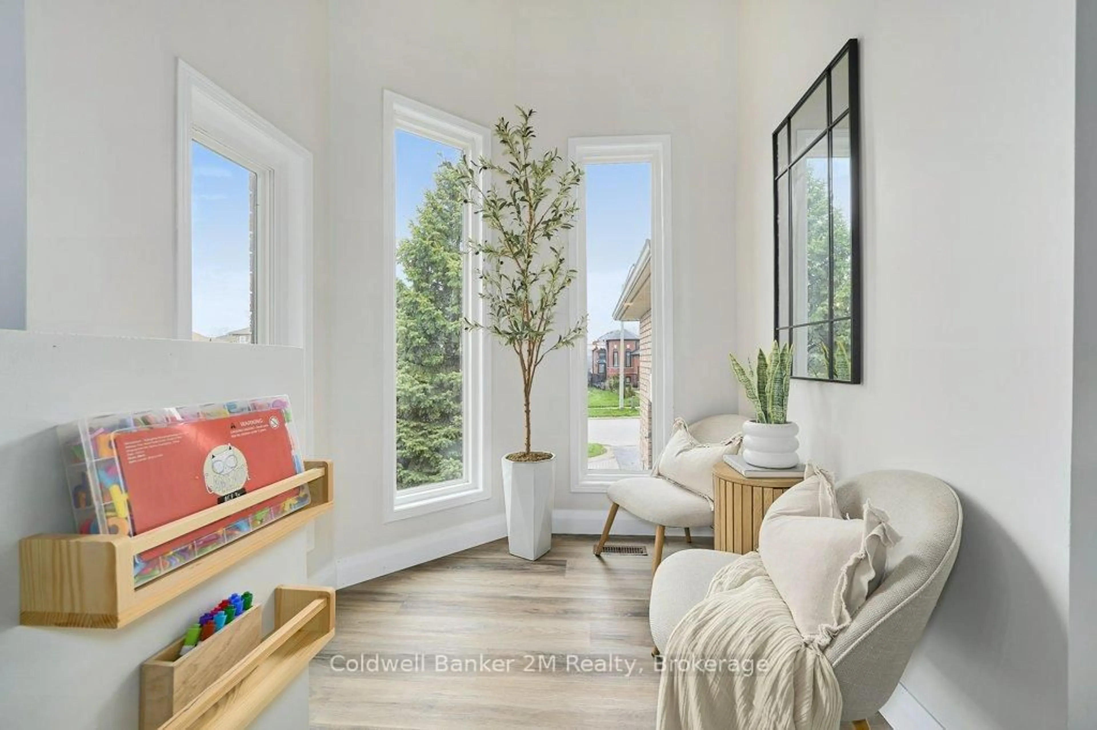 Indoor entryway for 21 Birmingham Ave, Clarington Ontario L1C 4Z6