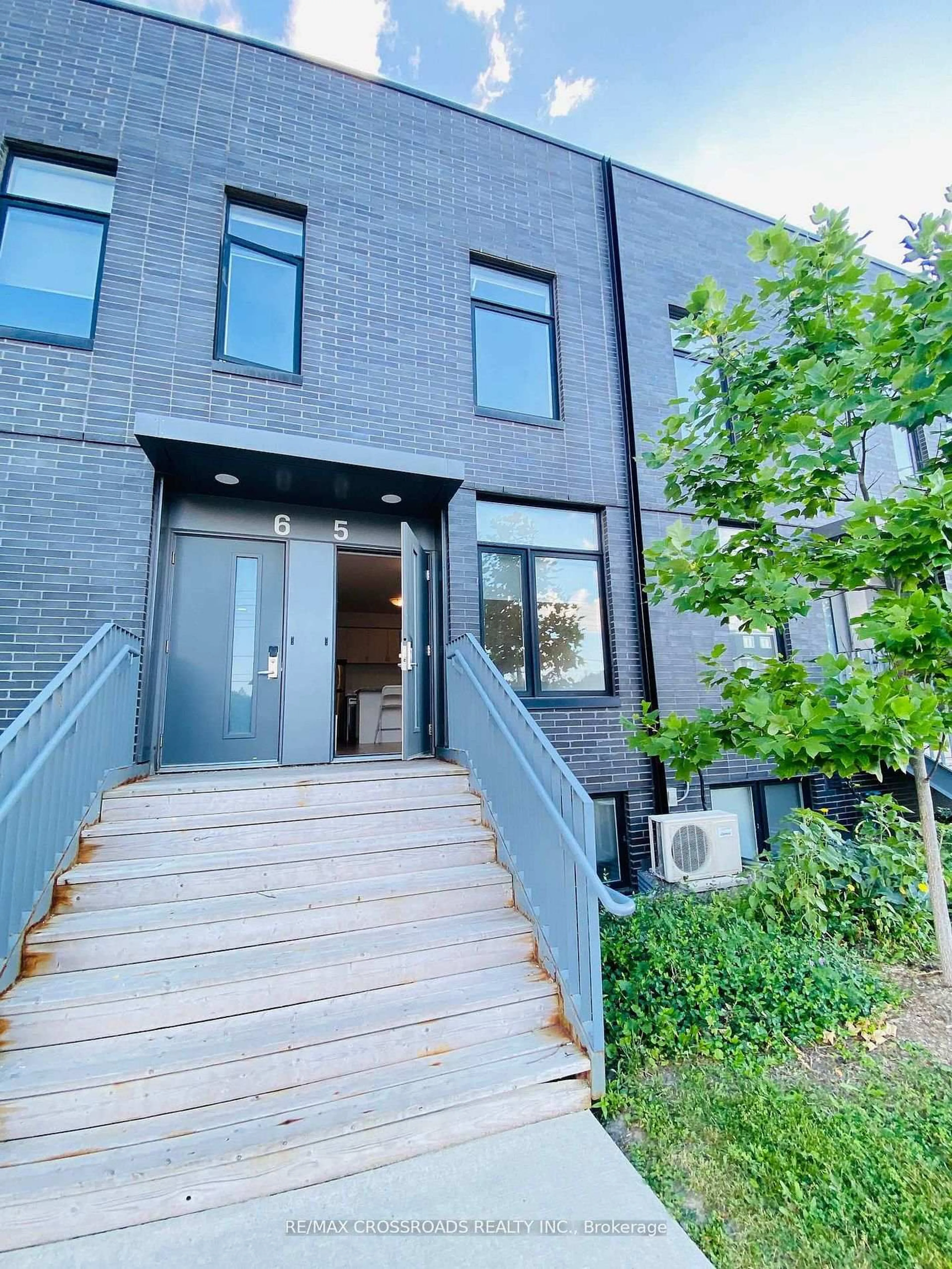 Unknown for 1720 Simcoe St #5, Oshawa Ontario L1G 4X9
