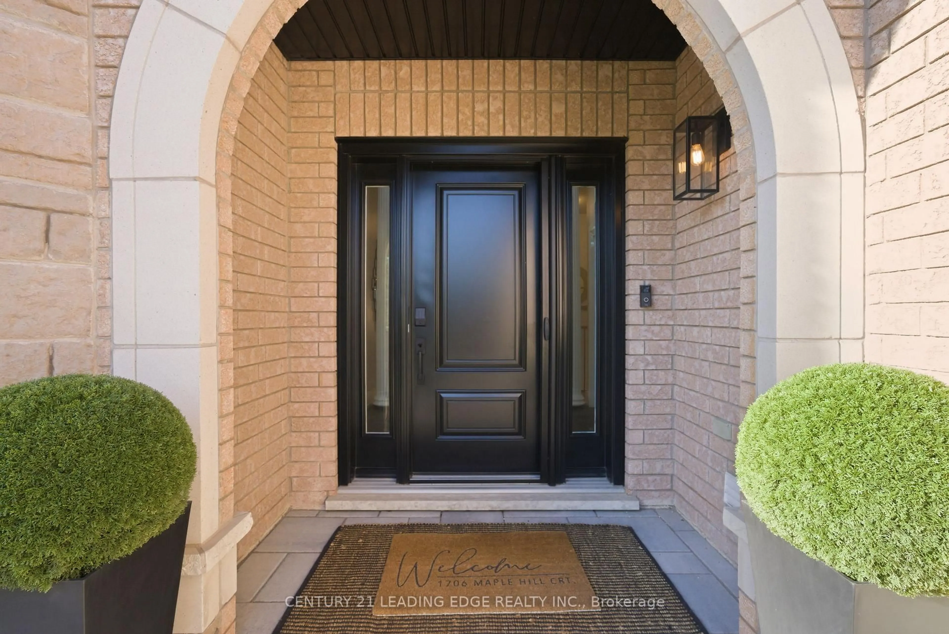 Indoor entryway for 1706 Maple Hill Crt, Pickering Ontario L1X 2T4