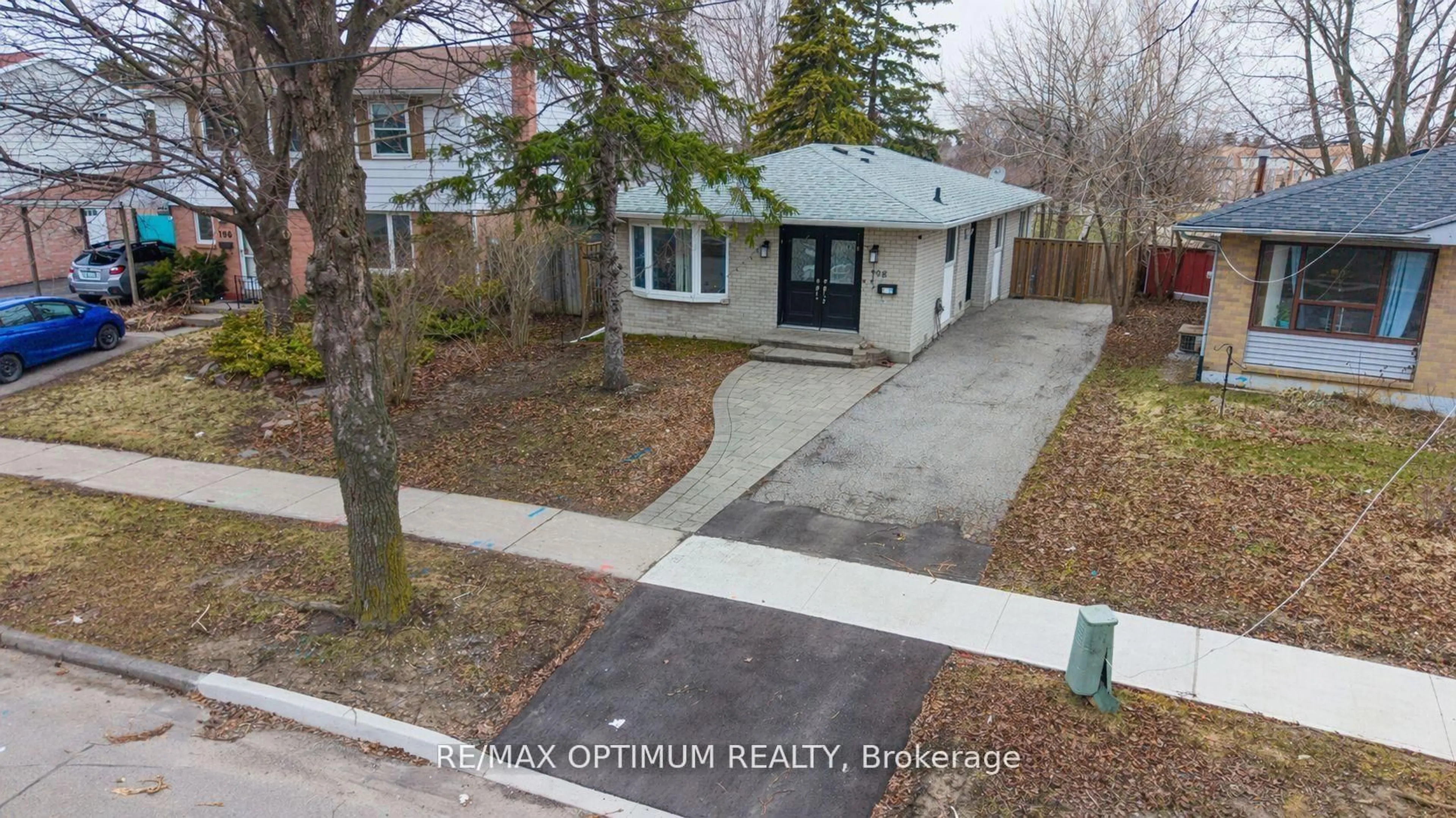 A pic from outside/outdoor area/front of a property/back of a property/a pic from drone, street for 198 Mammoth Hall Tr, Toronto Ontario M1B 1R1