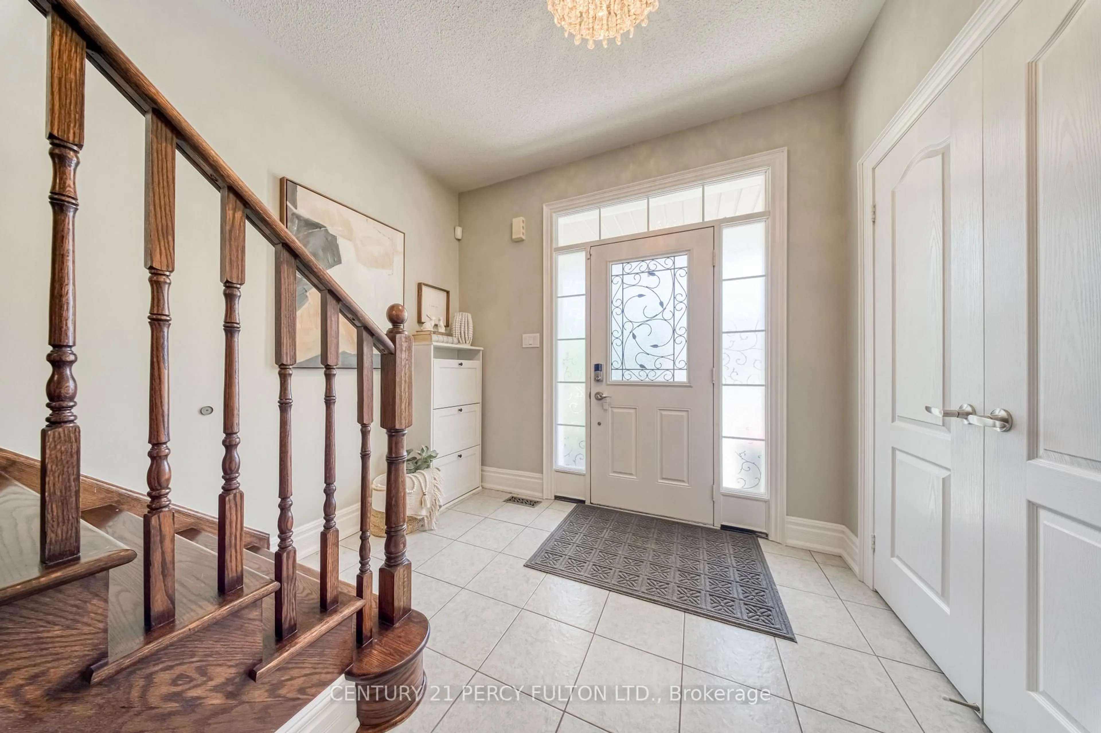 Indoor entryway for 1564 Brandy Crt, Pickering Ontario L1X 0C8