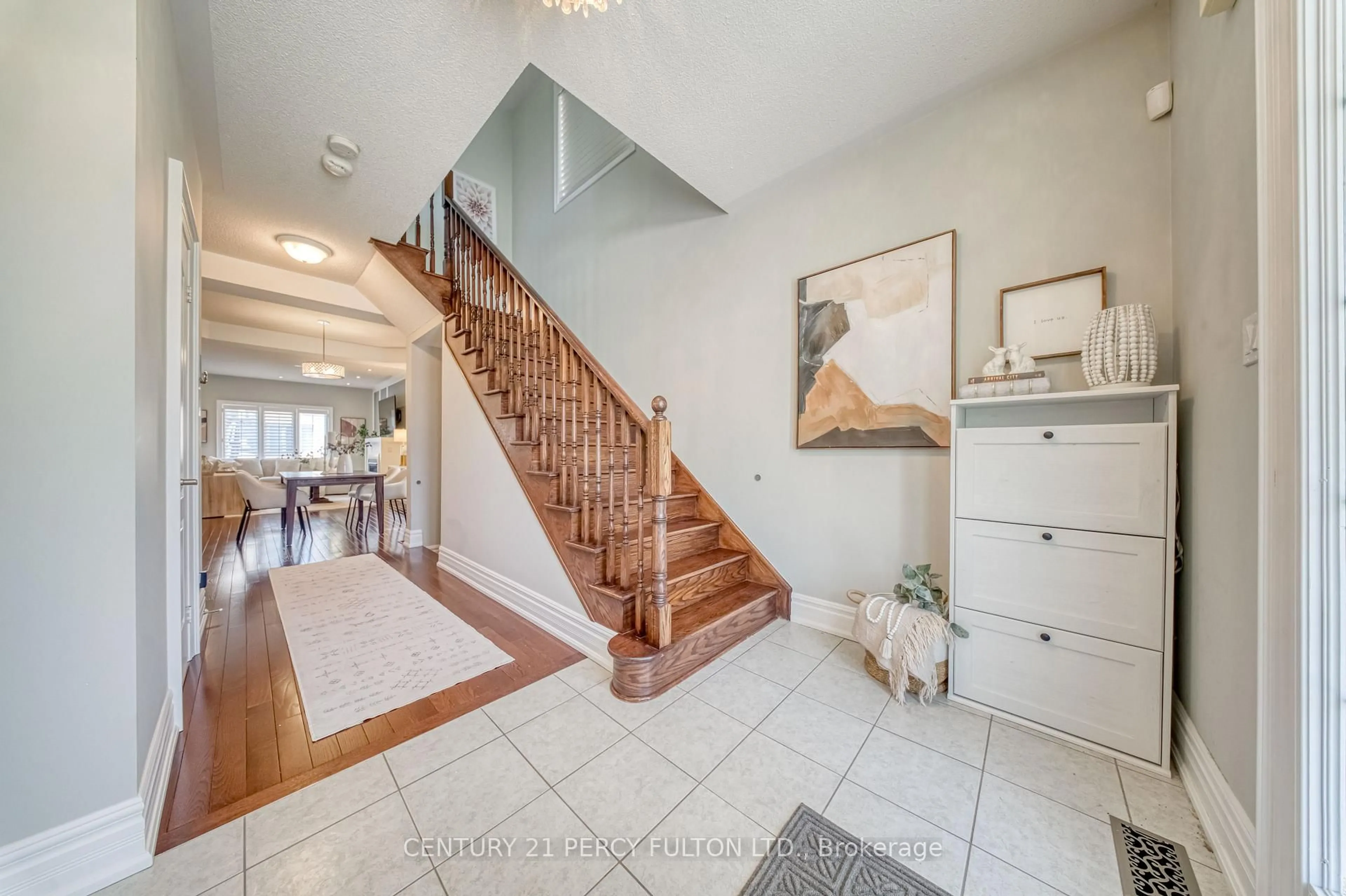 Indoor entryway for 1564 Brandy Crt, Pickering Ontario L1X 0C8