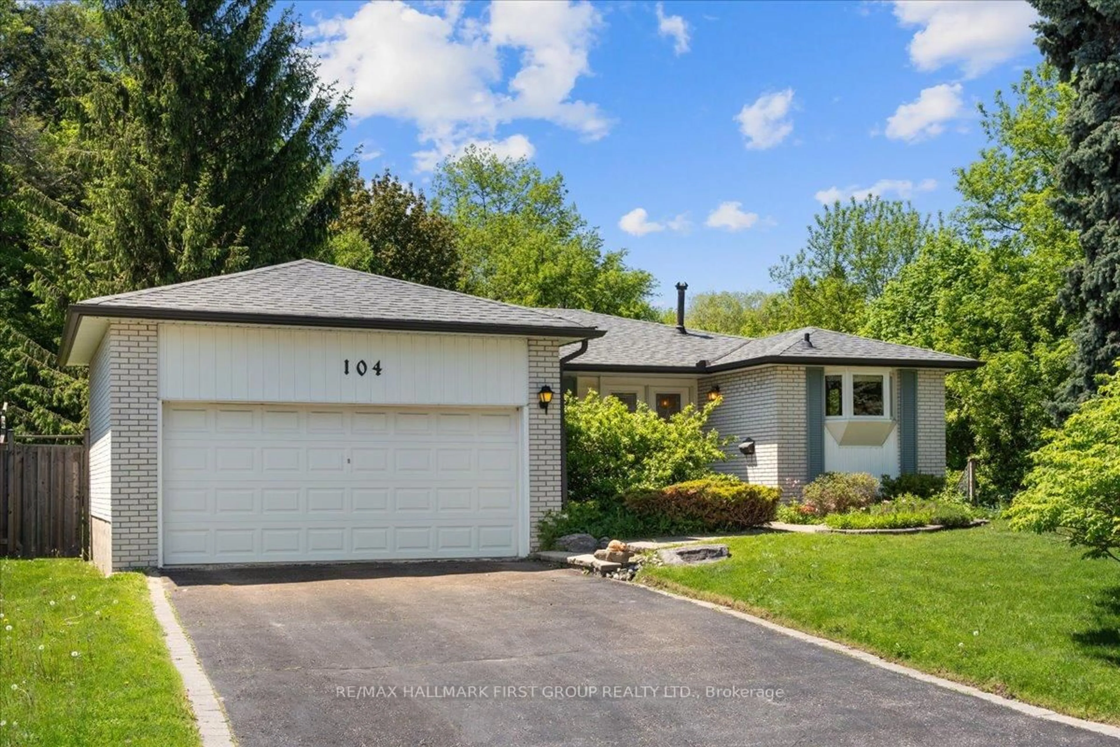 Home with vinyl exterior material, street for 104 Marwin Rd, Ajax Ontario L1S 6J5