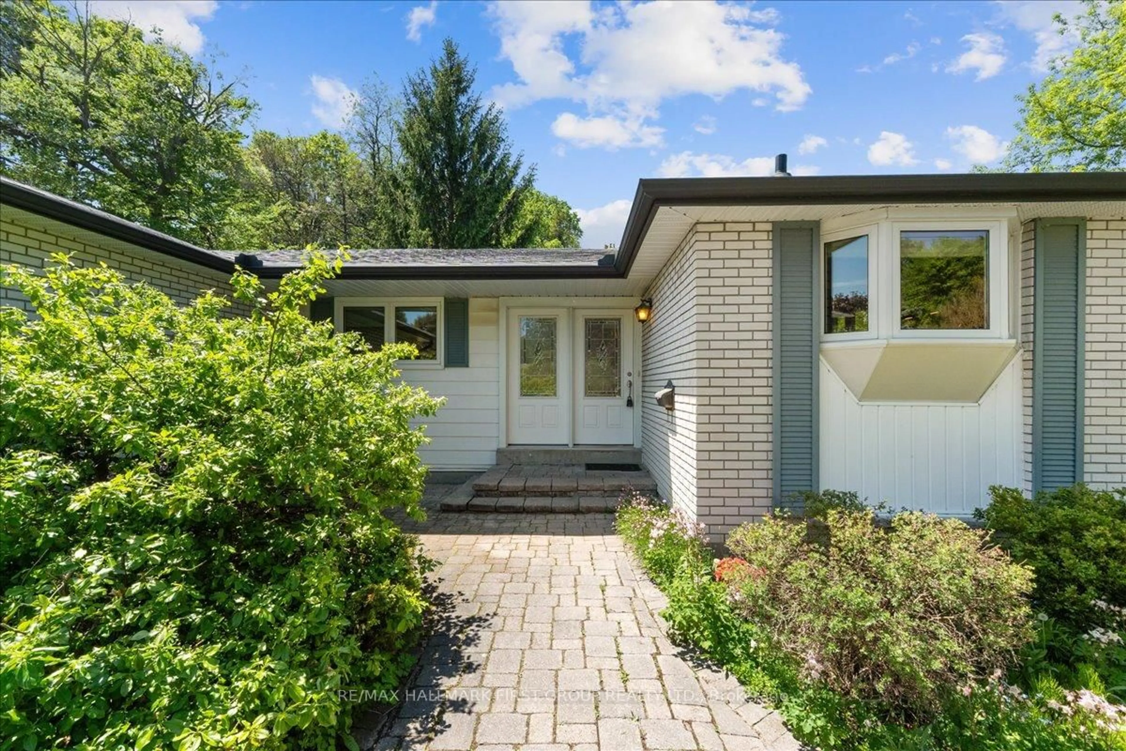 Unknown for 104 Marwin Rd, Ajax Ontario L1S 6J5