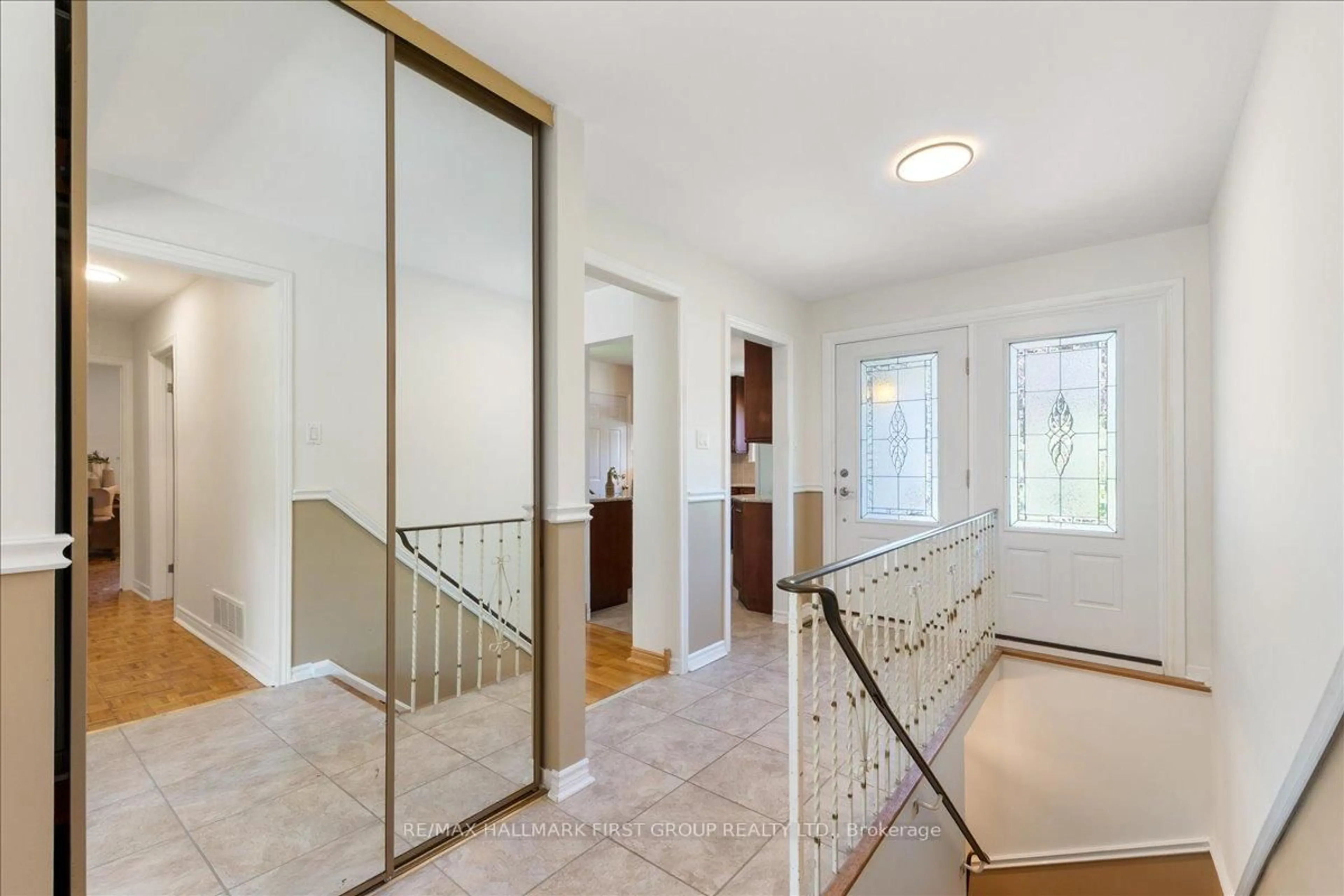 Indoor foyer for 104 Marwin Rd, Ajax Ontario L1S 6J5