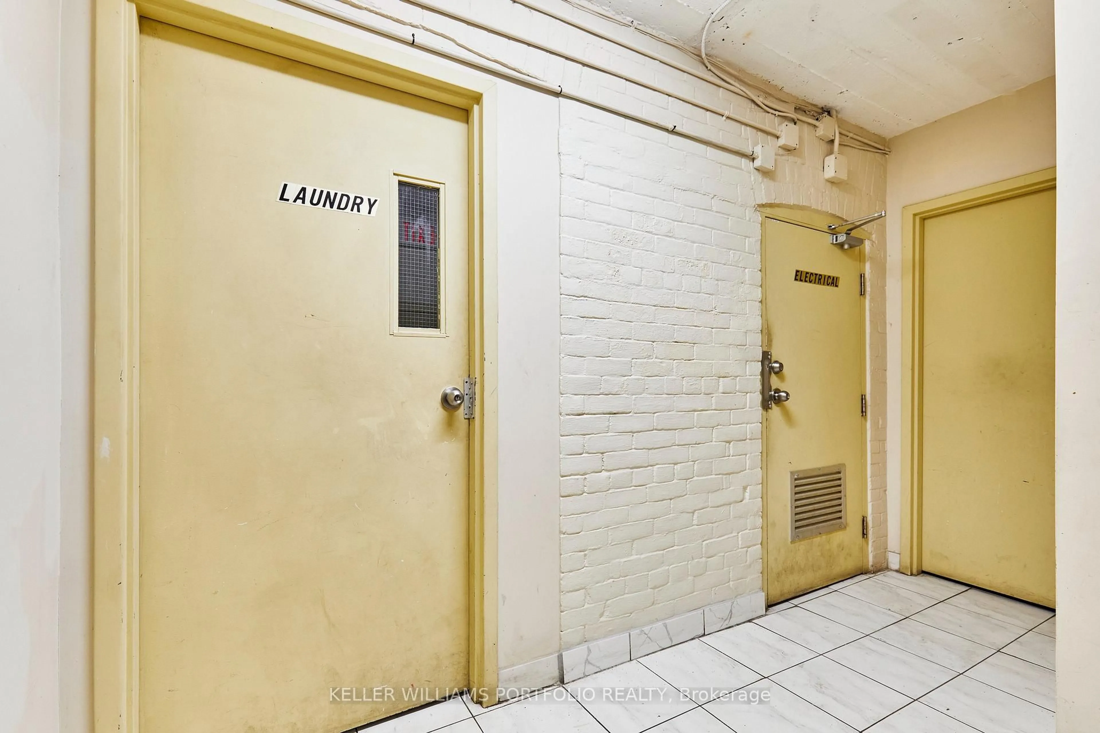 Unknown for 1395 Gerrard St, Toronto Ontario M4L 1Z3