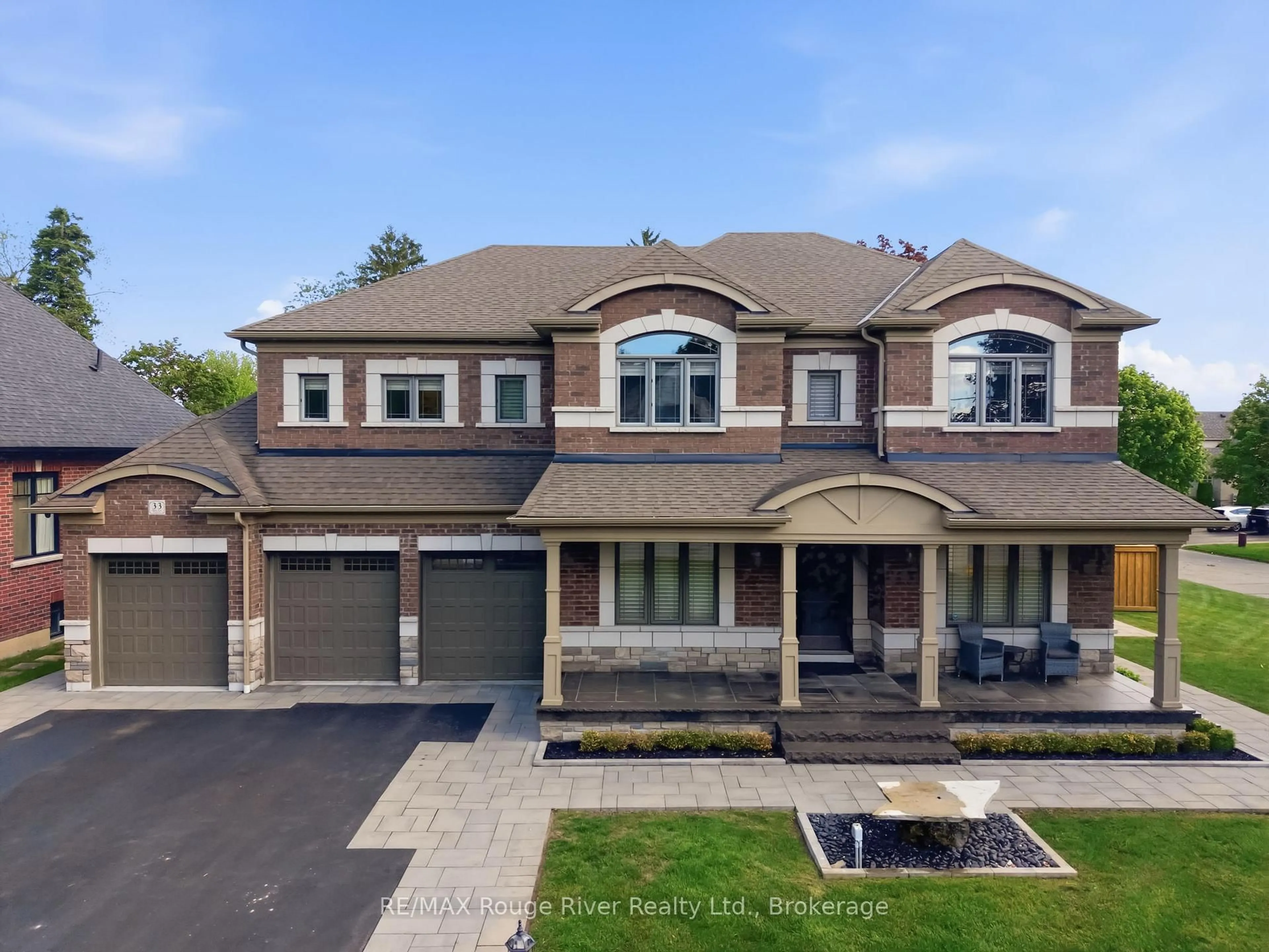 Unknown for 33 North St, Whitby Ontario L1M 1C2