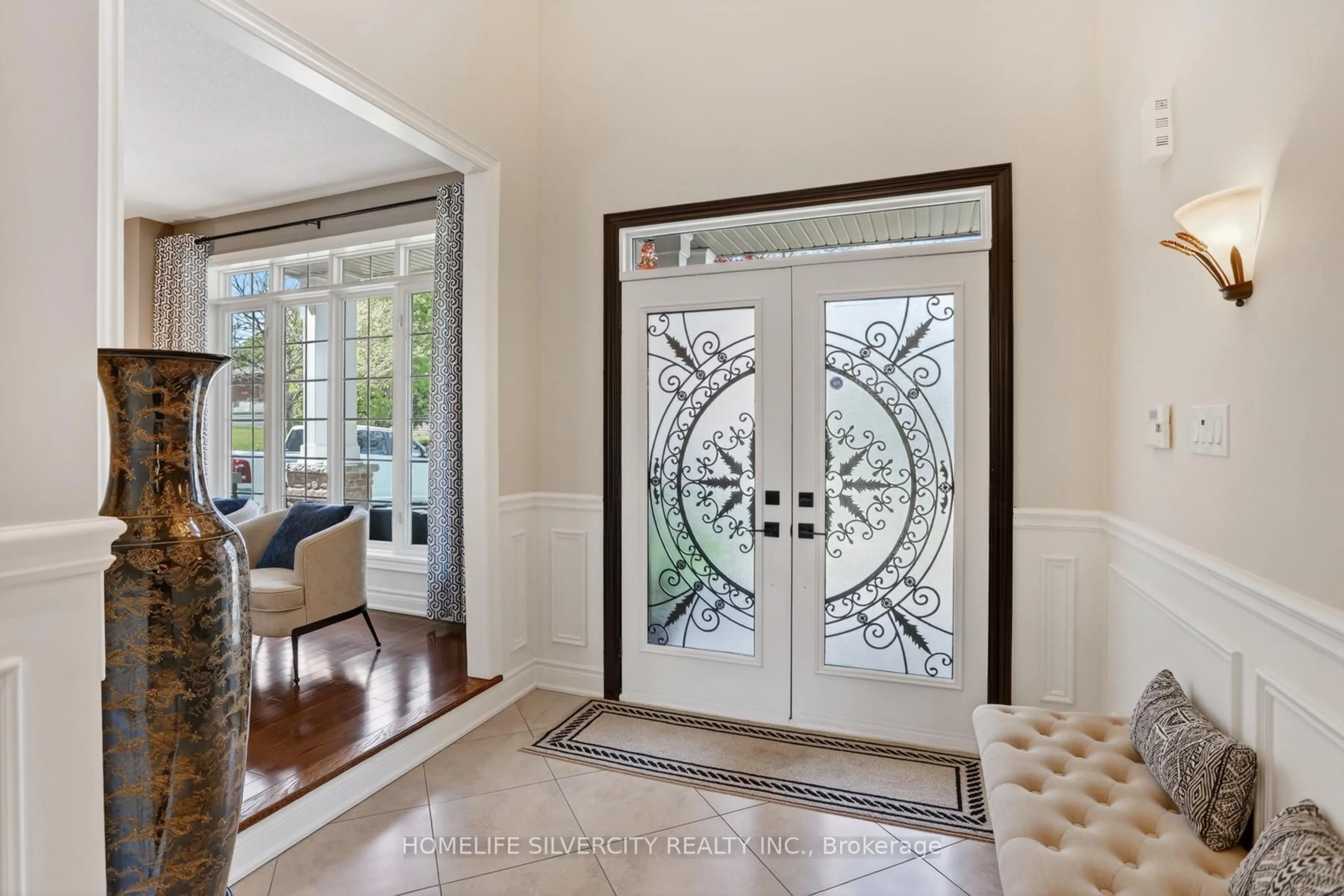 Indoor entryway for 593 Maitland Dr, Pickering Ontario L1W 3T6