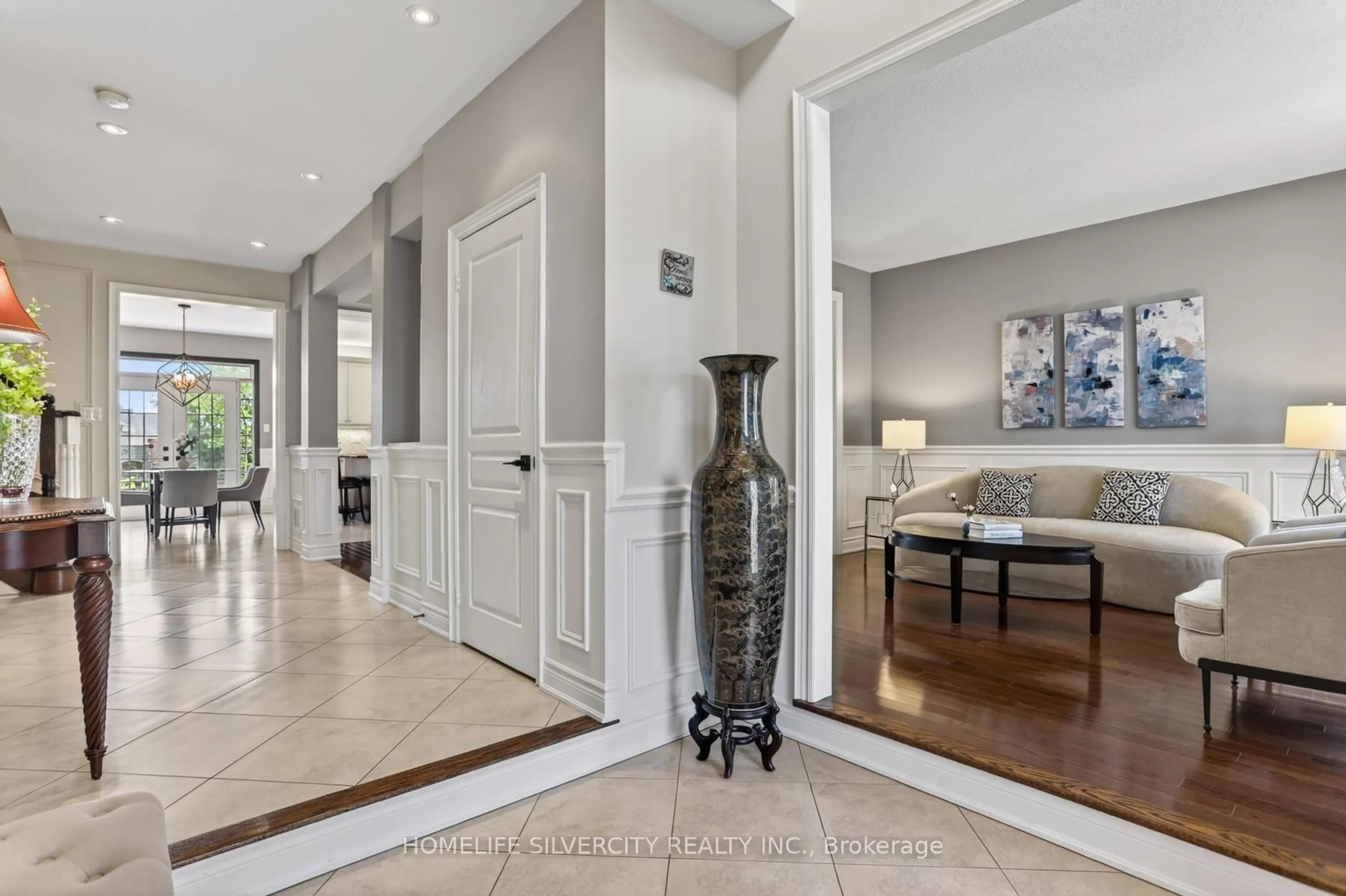 Indoor entryway for 593 Maitland Dr, Pickering Ontario L1W 3T6