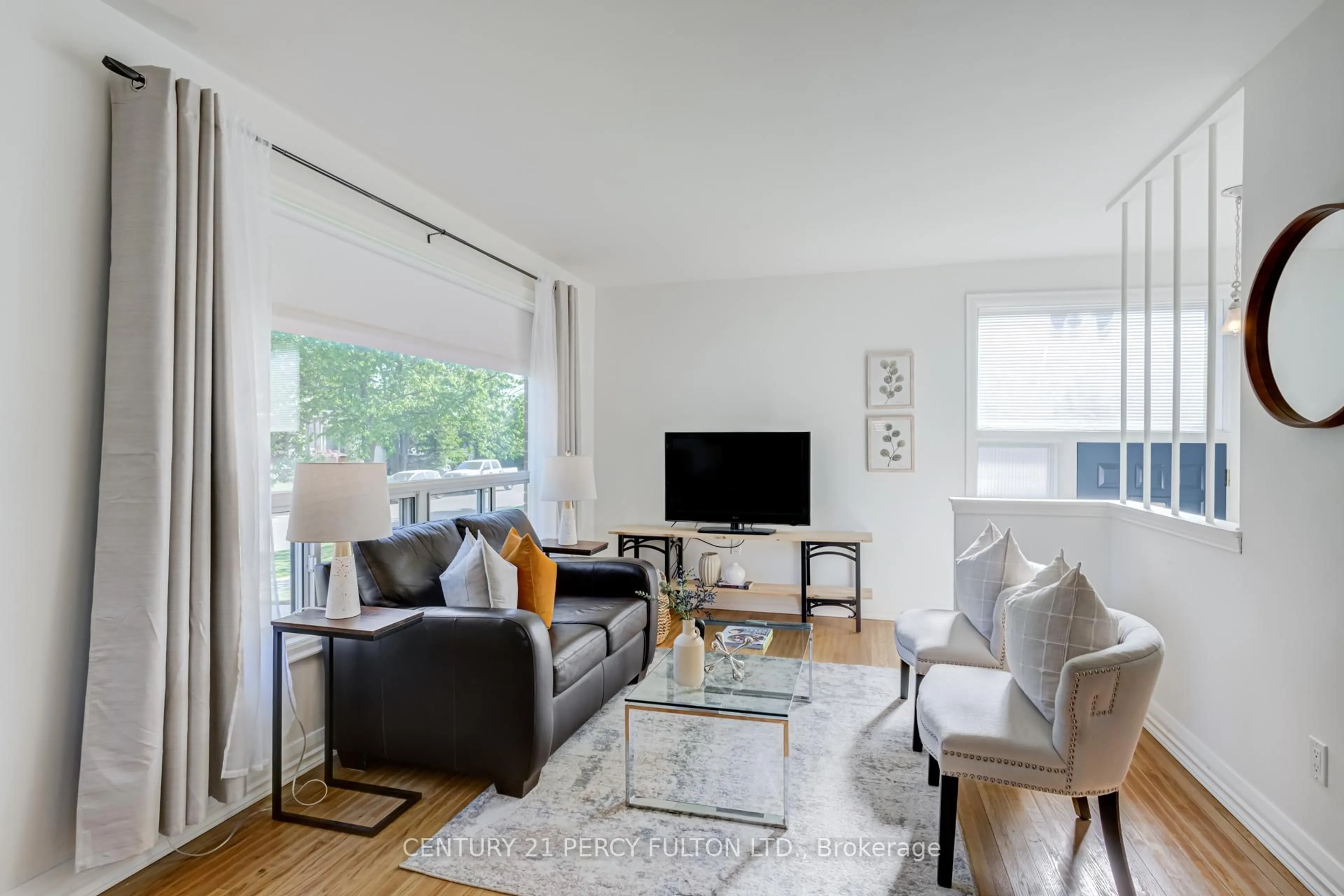 Living room with furniture, unknown for 10 Mendip Cres, Toronto Ontario M1P 1Y4