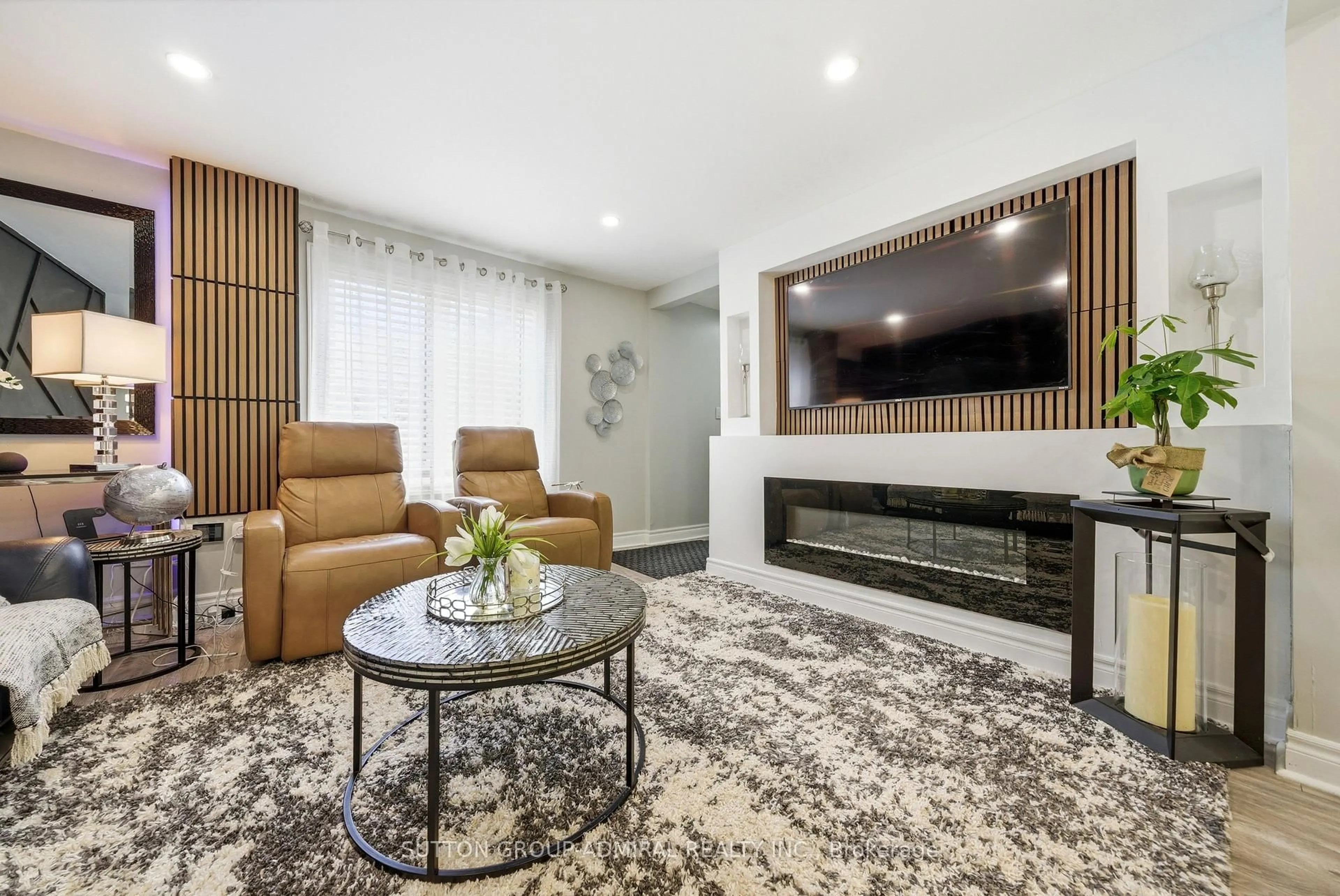 Home theater for 20 Brock St, Oshawa Ontario L1G 1R9