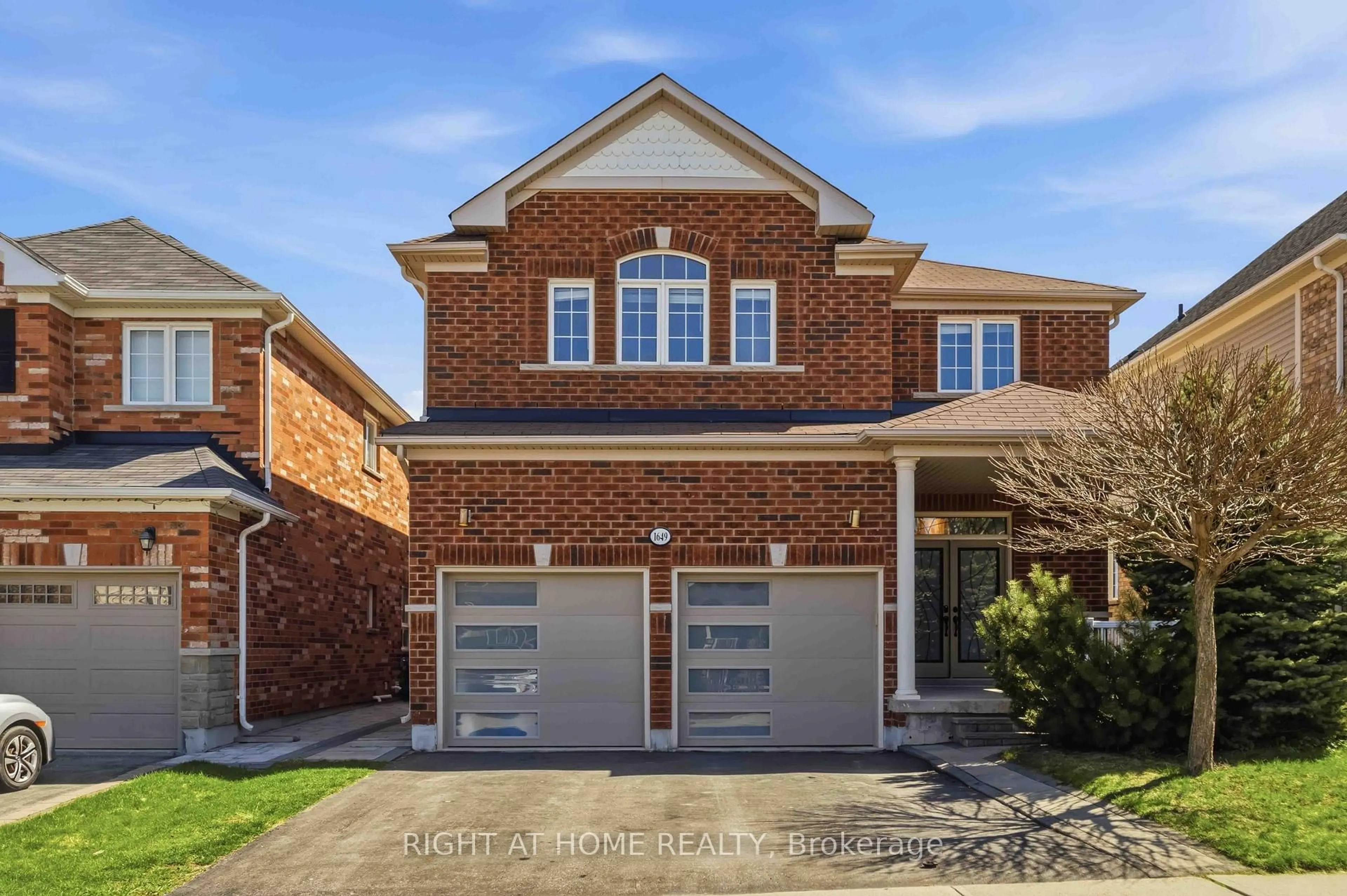 Home with brick exterior material, street for 1649 Quail Run Dr, Oshawa Ontario L1K 0L9