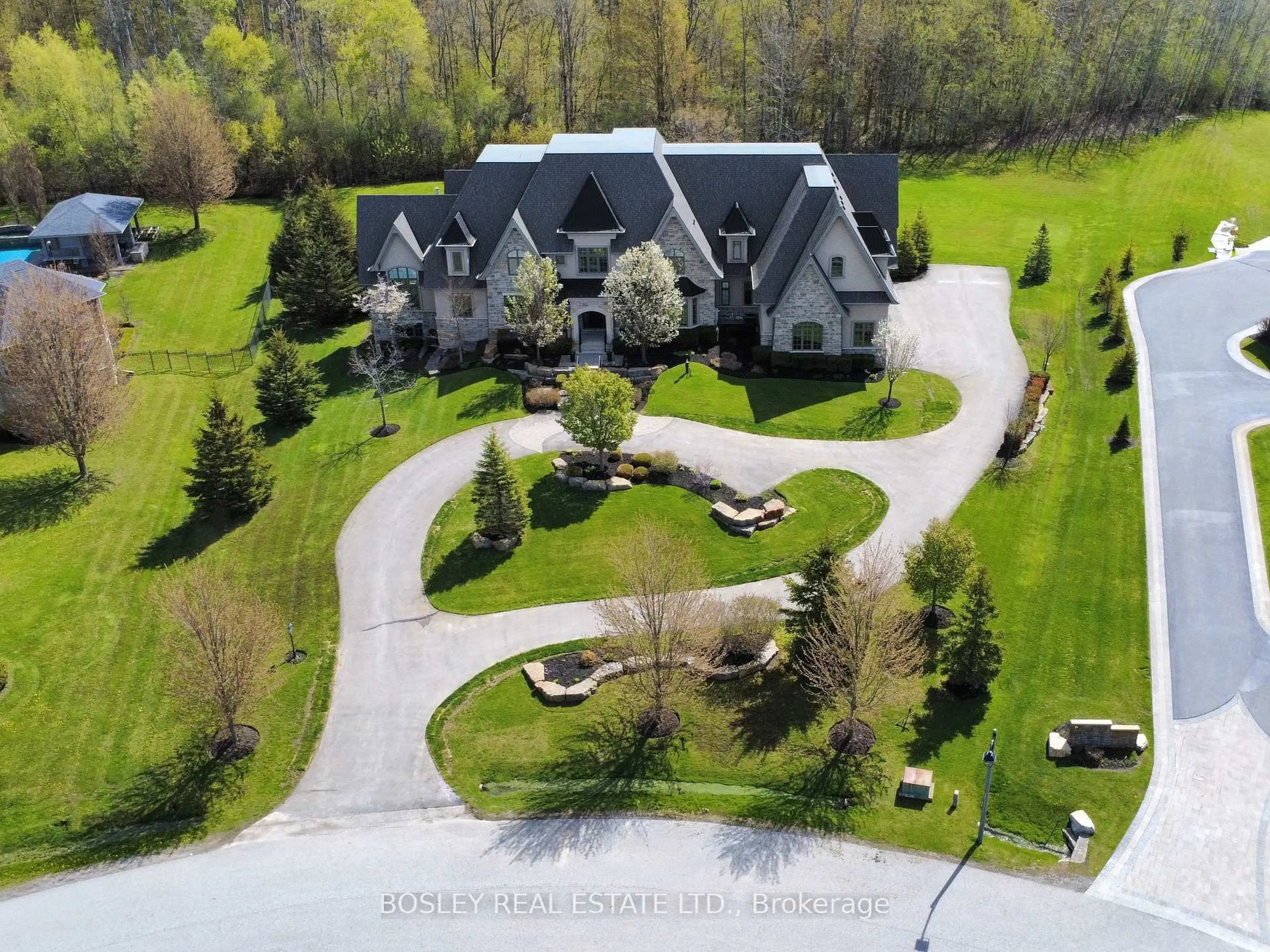 A pic from outside/outdoor area/front of a property/back of a property/a pic from drone, street for 3325 Hollywood Crt, Pickering Ontario L1X 0A3
