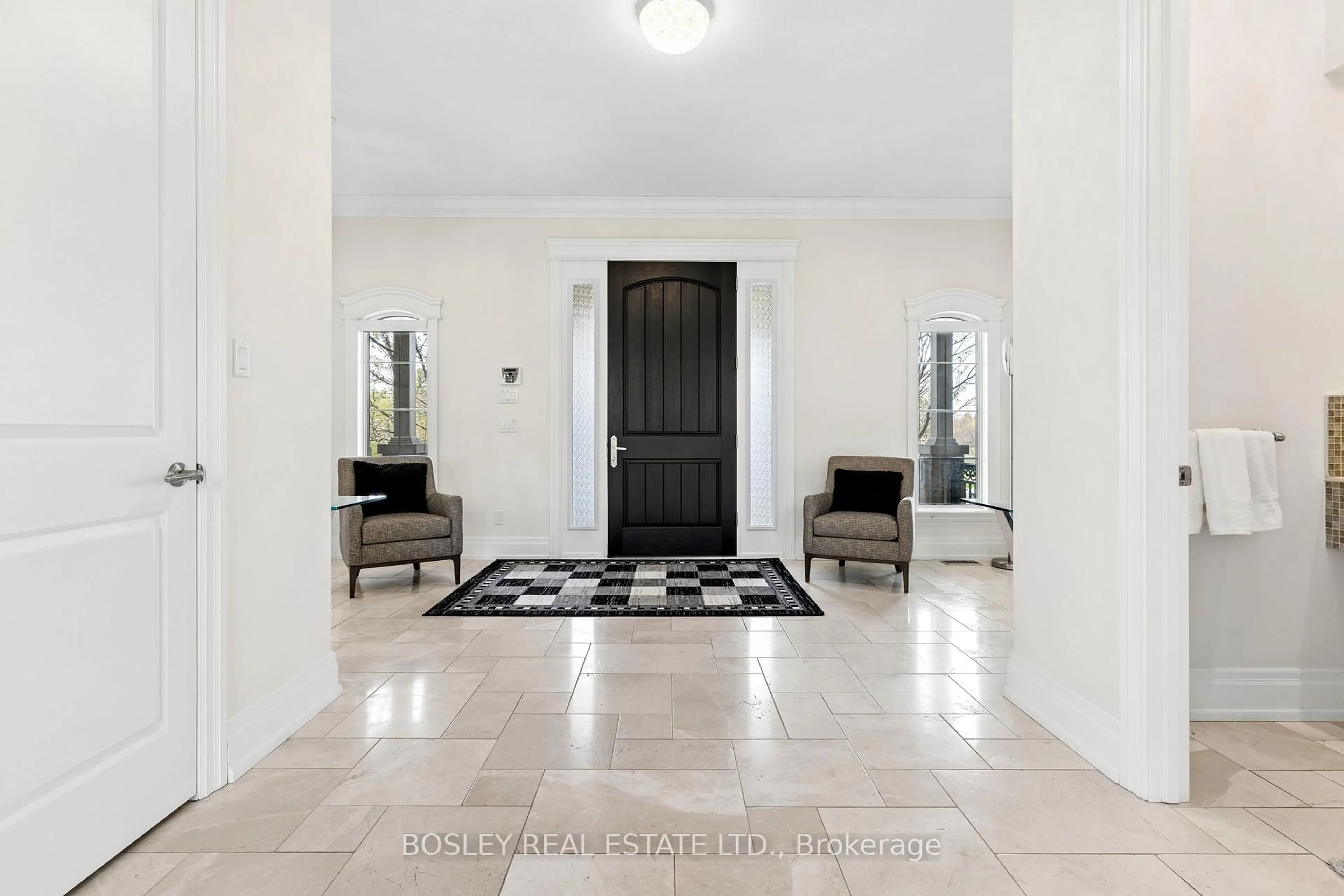 Indoor entryway for 3325 Hollywood Crt, Pickering Ontario L1X 0A3