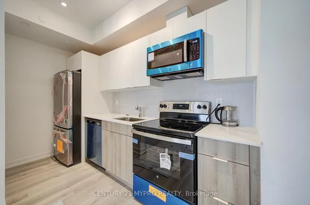 3069 Pharmacy Ave #8, Toronto 4