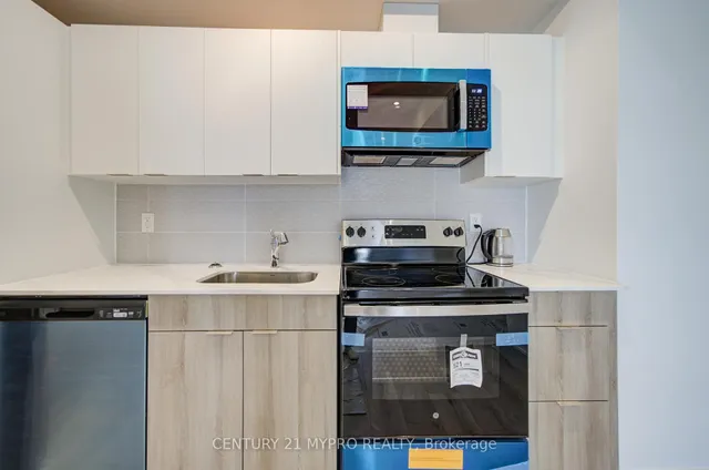 3069 Pharmacy Ave #8, Toronto 5