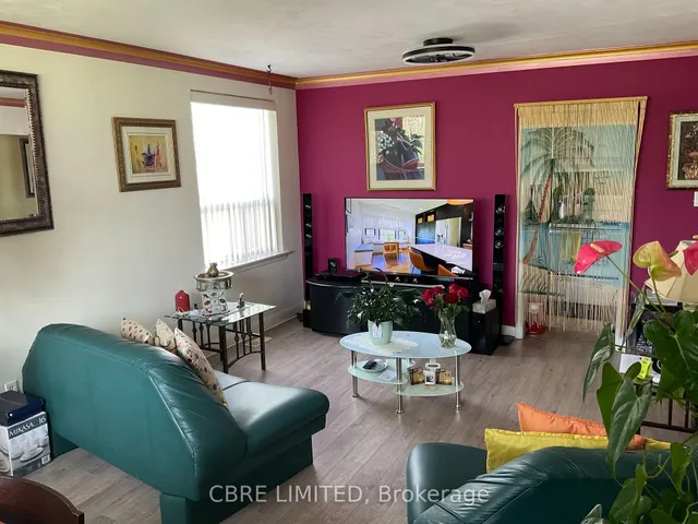 587 Danforth Rd, Toronto 4