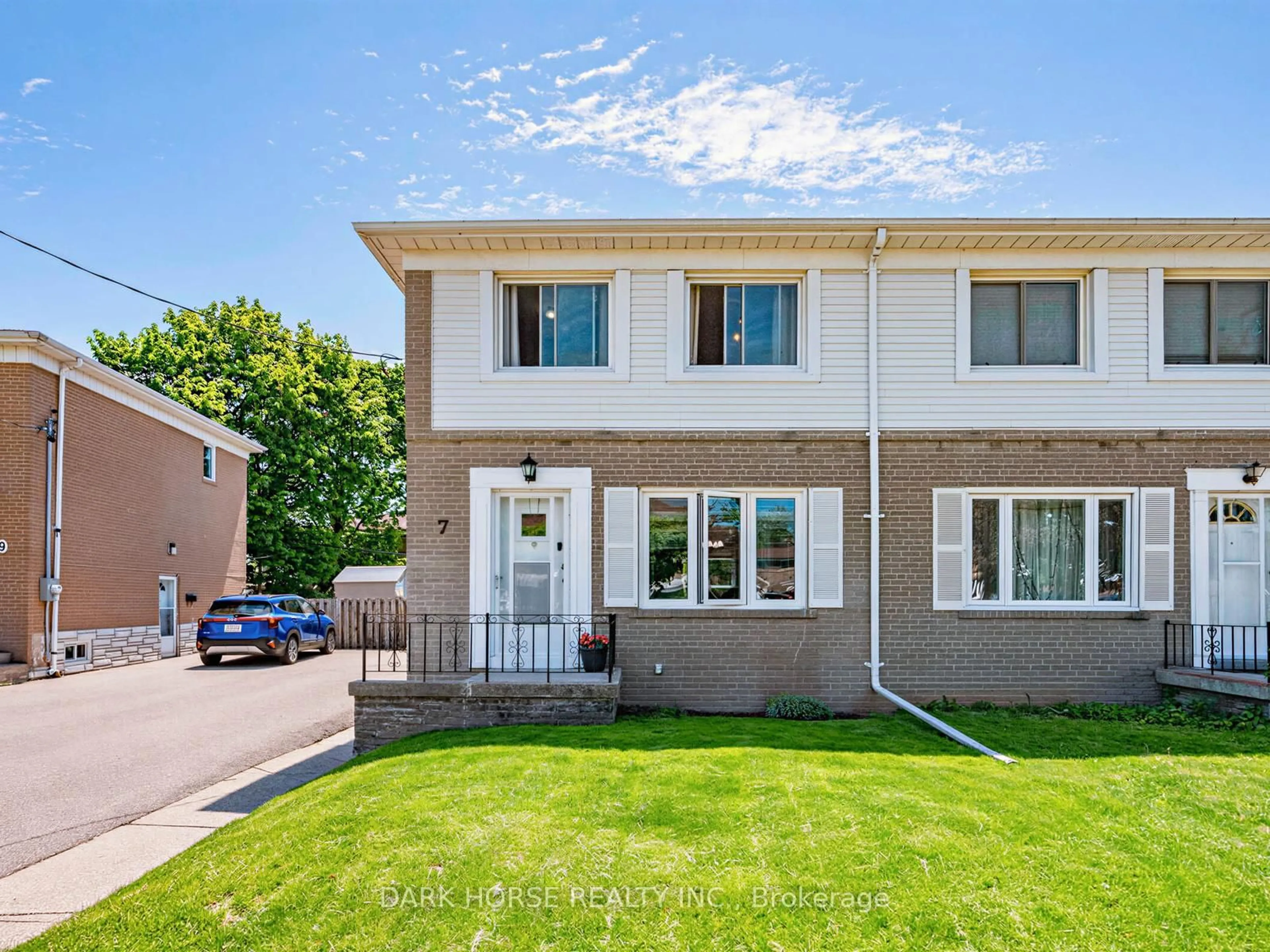 Home with vinyl exterior material, street for 7 Medway Cres, Toronto Ontario M1P 3T7