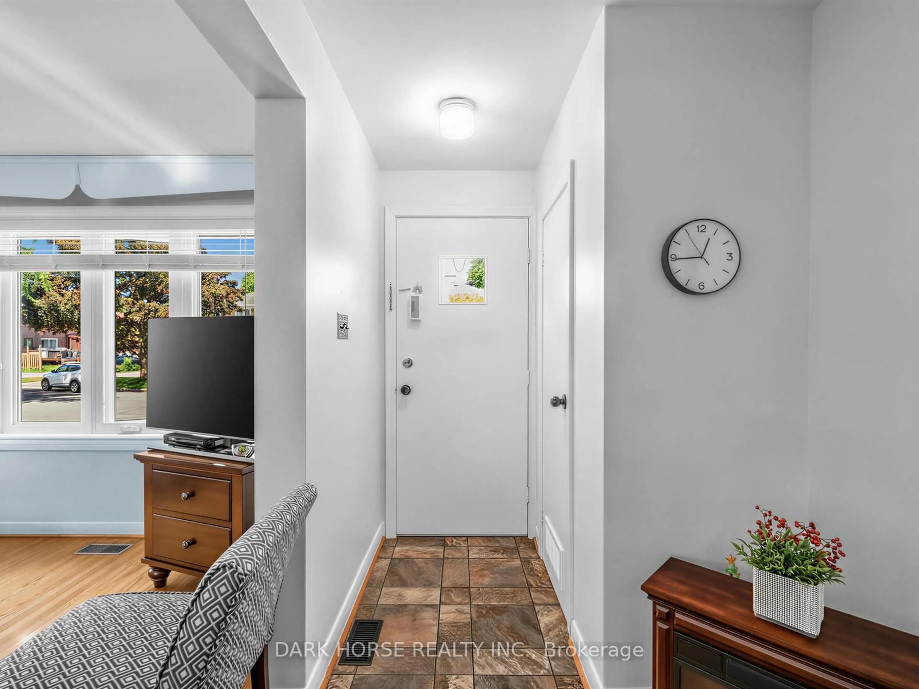 Indoor entryway for 7 Medway Cres, Toronto Ontario M1P 3T7