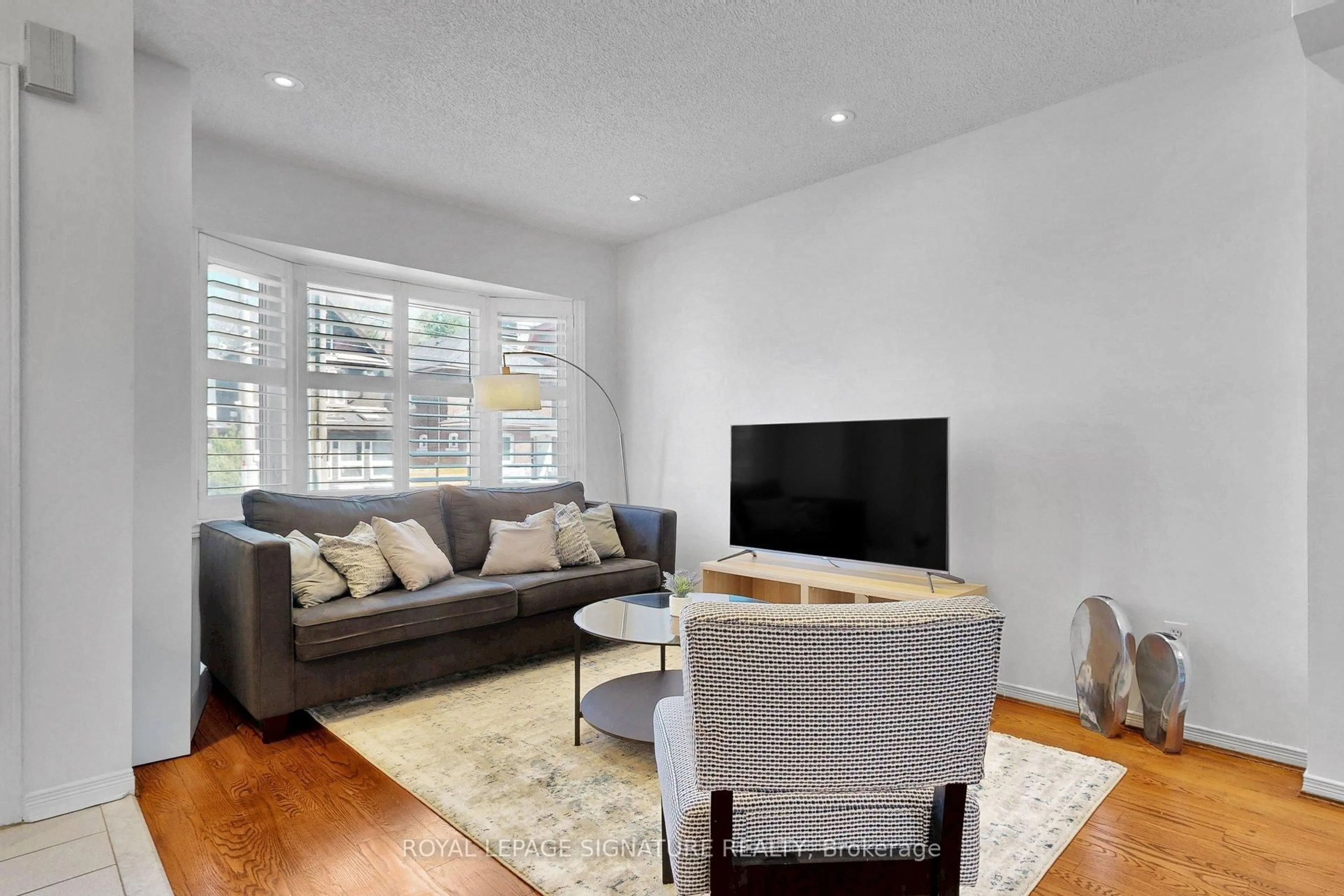 Living room with furniture, wood/laminate floor for 75 Doncaster Ave, Toronto Ontario M4C 5S6