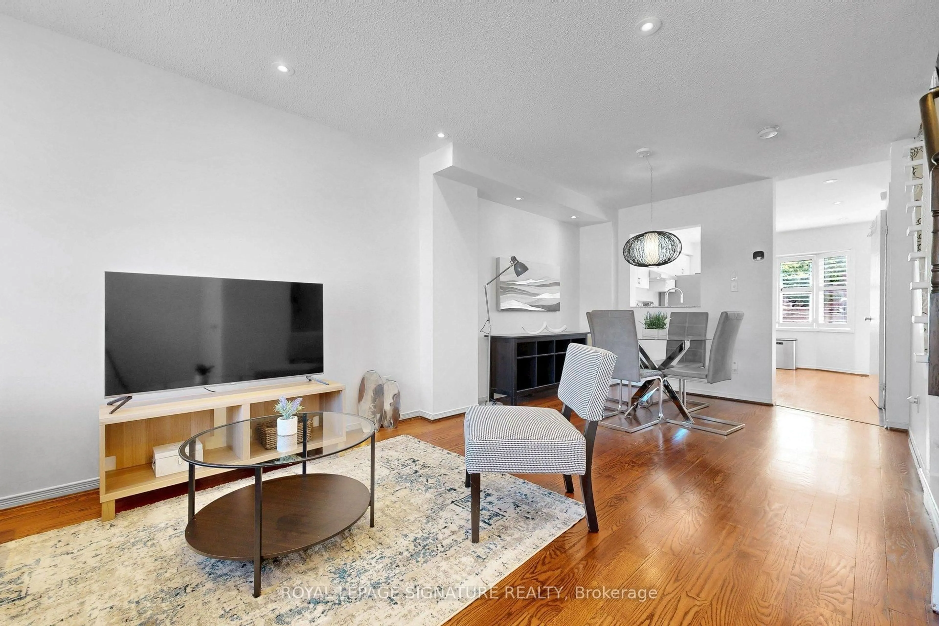 Living room with furniture, unknown for 75 Doncaster Ave, Toronto Ontario M4C 5S6