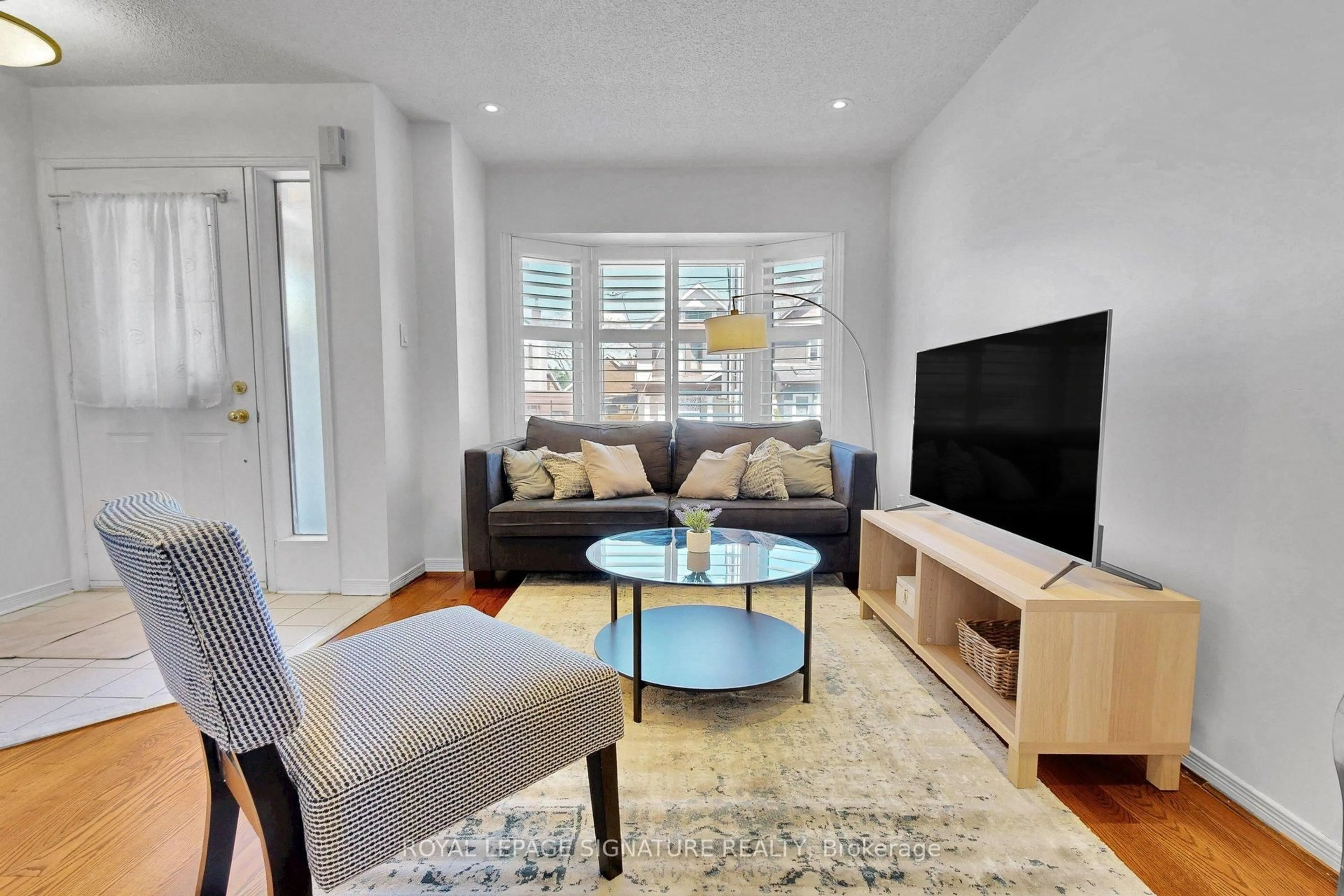 Living room with furniture, unknown for 75 Doncaster Ave, Toronto Ontario M4C 5S6