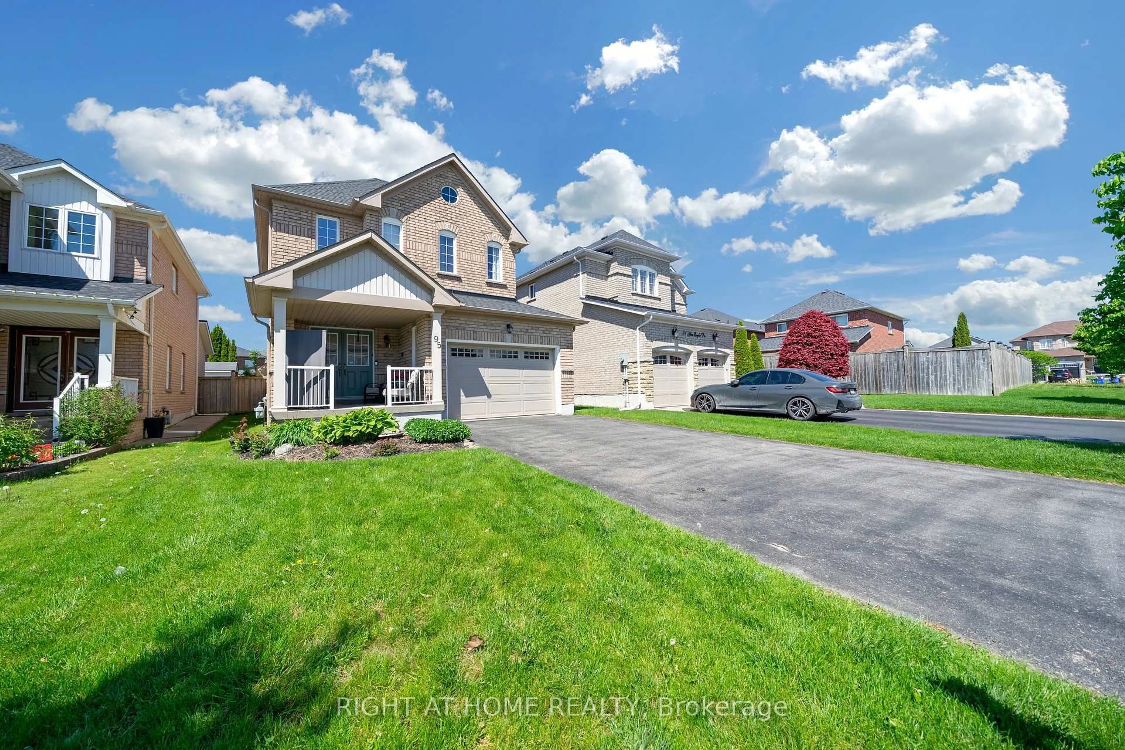 A pic from outside/outdoor area/front of a property/back of a property/a pic from drone, street for 95 Glen Eagles Dr, Clarington Ontario L1E 3H8