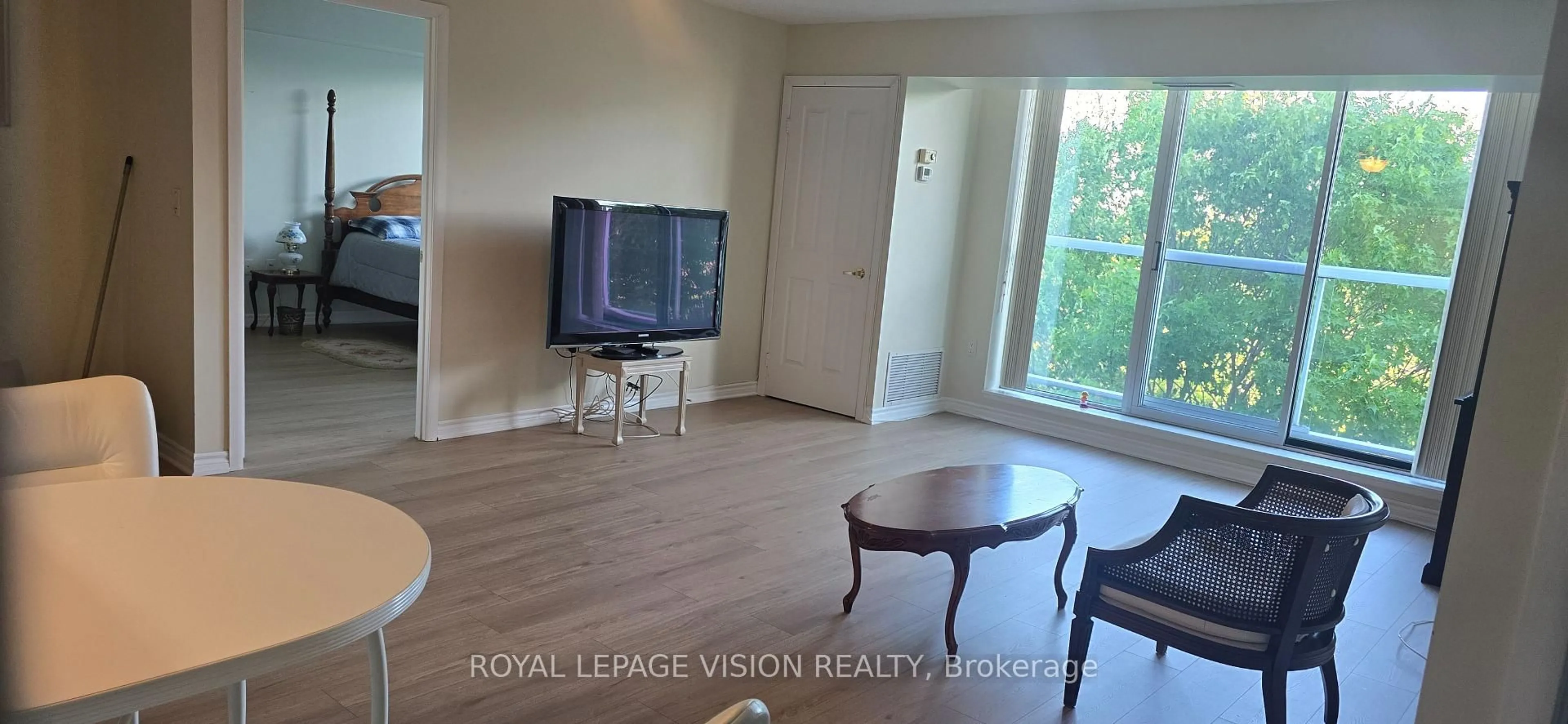 A pic of a room for 452 Scarborough Glf Club Rd #504, Toronto Ontario M1G 1H1