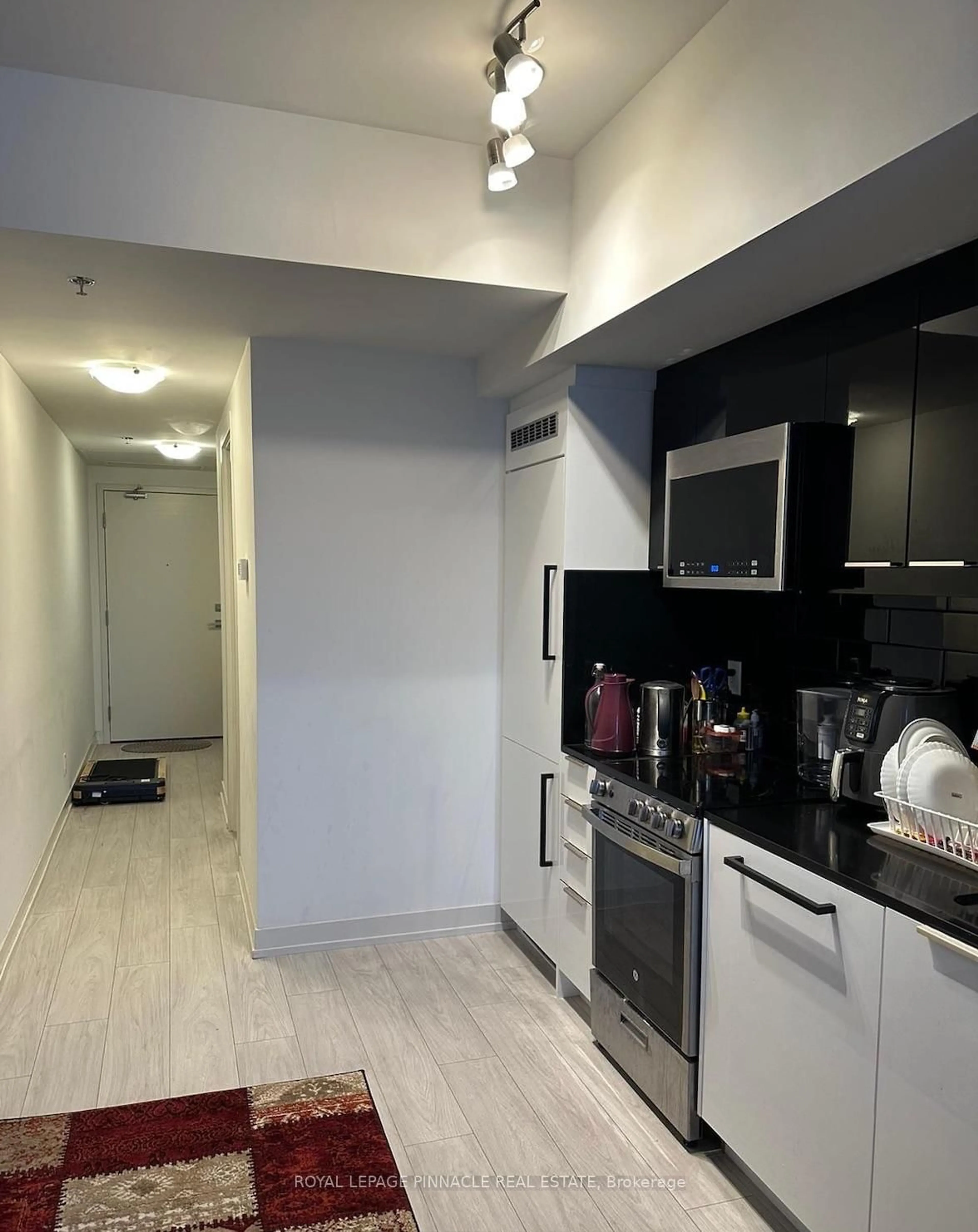 Standard kitchen, unknown for 90 Glen Everest Rd #111, Toronto Ontario M1N 0C3