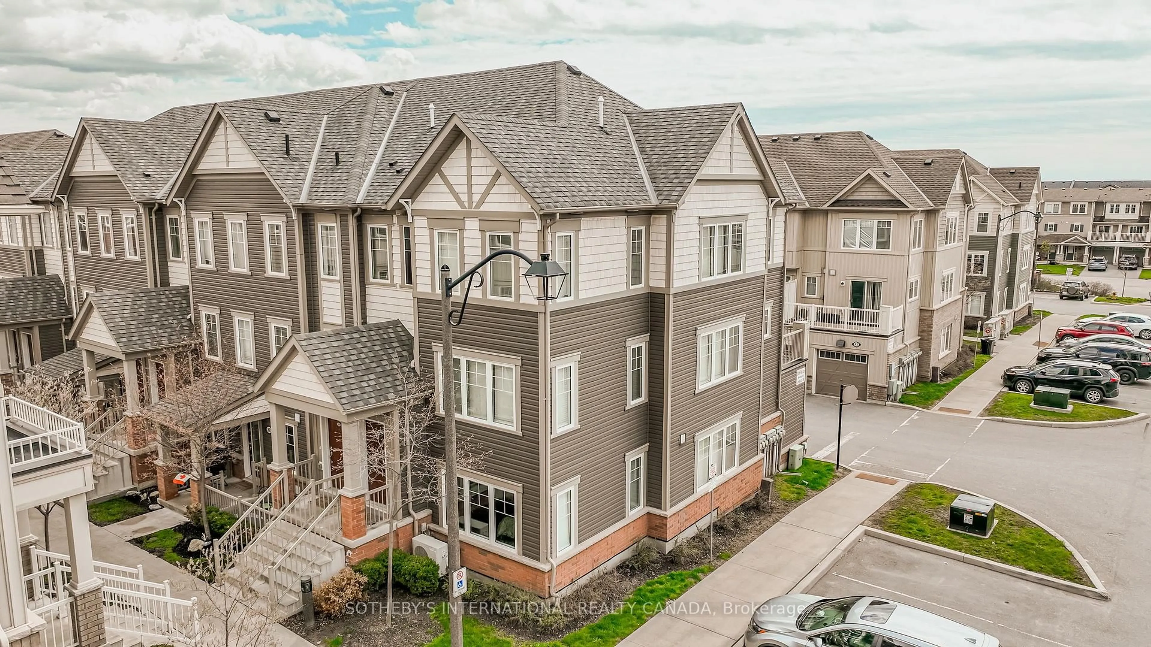 A pic from outside/outdoor area/front of a property/back of a property/a pic from drone, unknown for 2500 Hill Rise Crt #88, Oshawa Ontario L1L 0M6