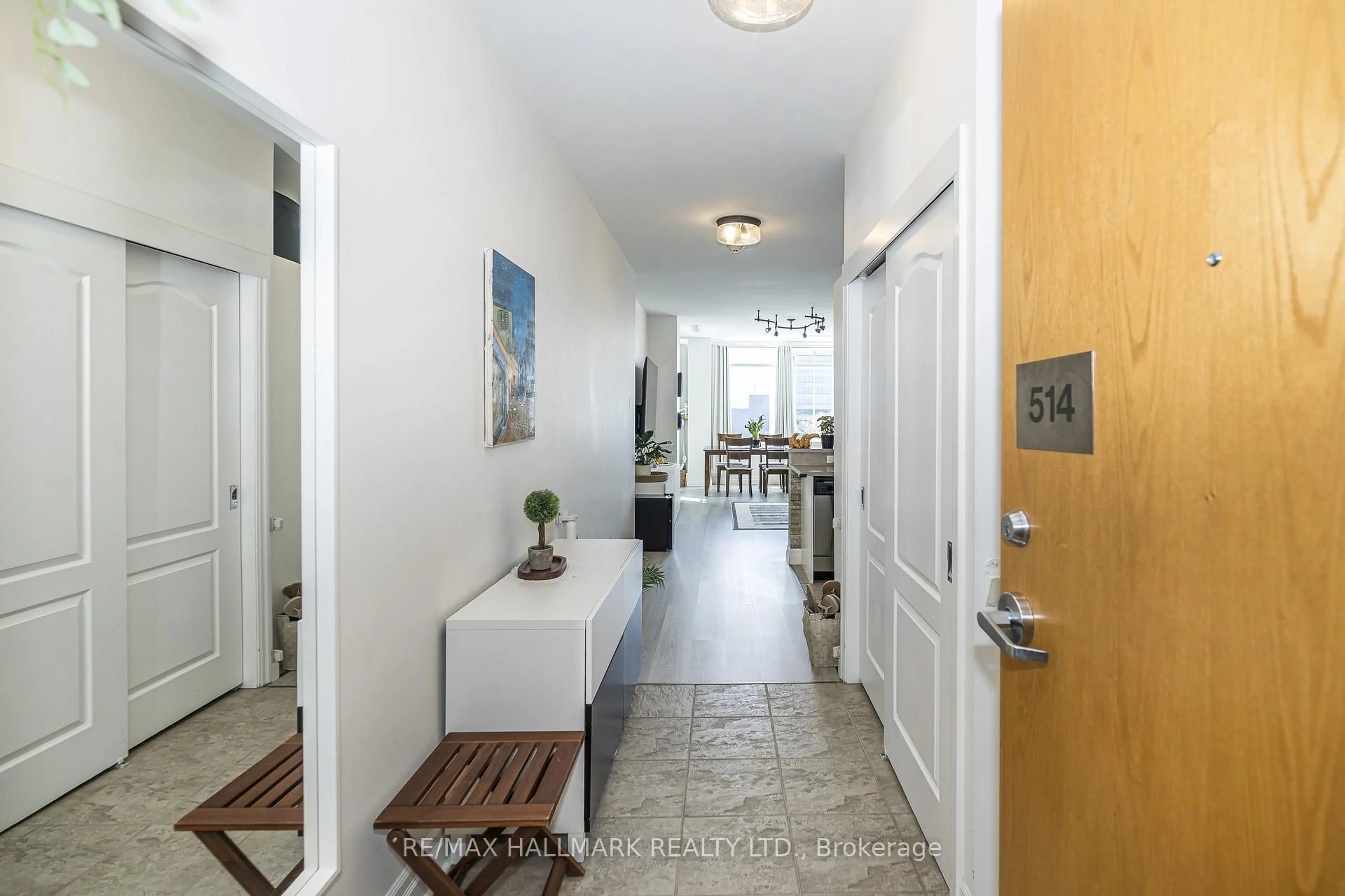 Indoor entryway for 44 Bond St #514, Oshawa Ontario L1G 6R2