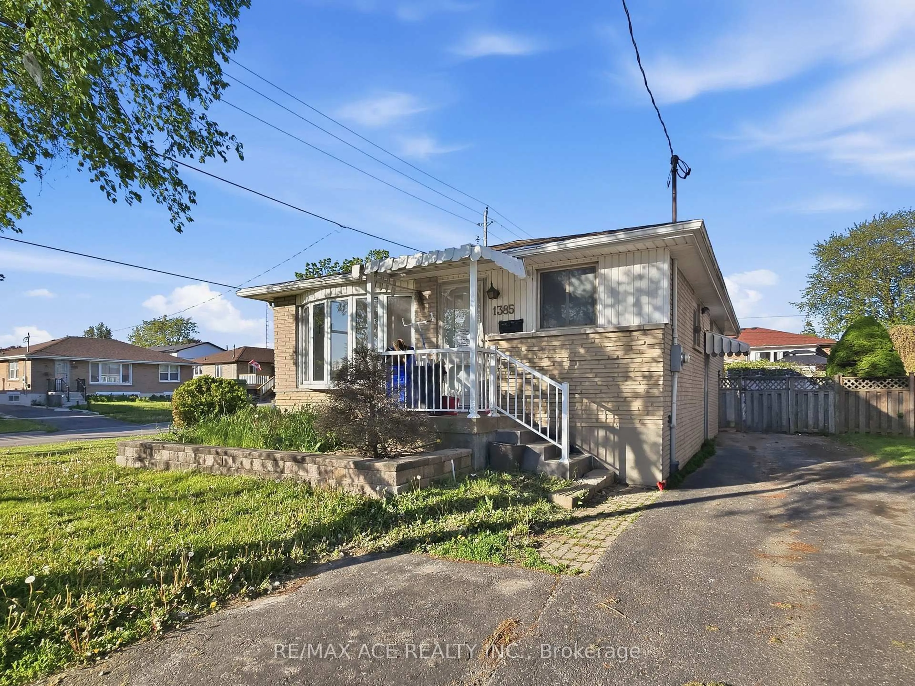 Home with brick exterior material, street for 1385 Park Rd, Oshawa Ontario L1J 4K4