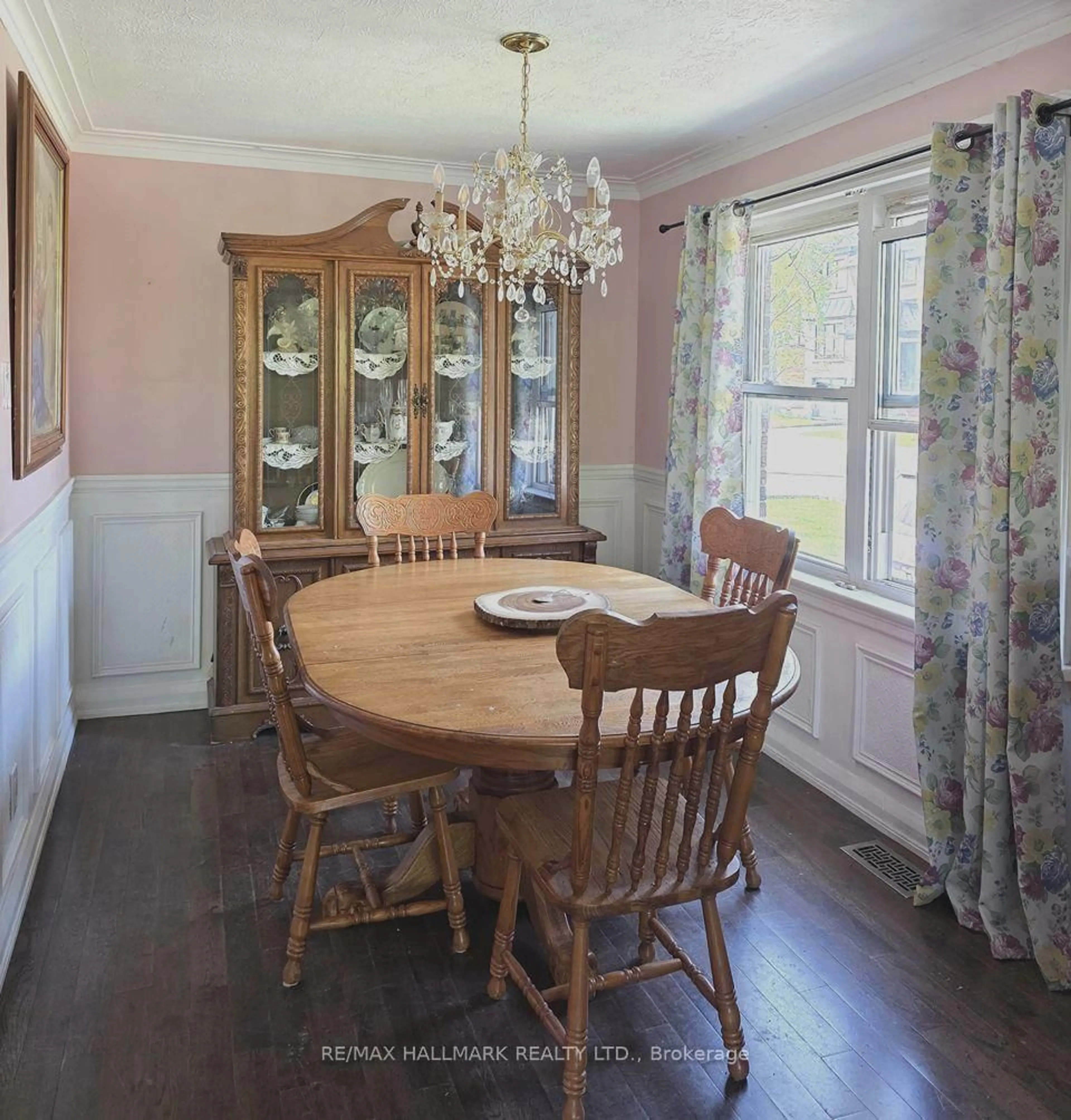 Dining room, wood/laminate floor for 115 Lankin Blvd, Toronto Ontario M4J 4X2