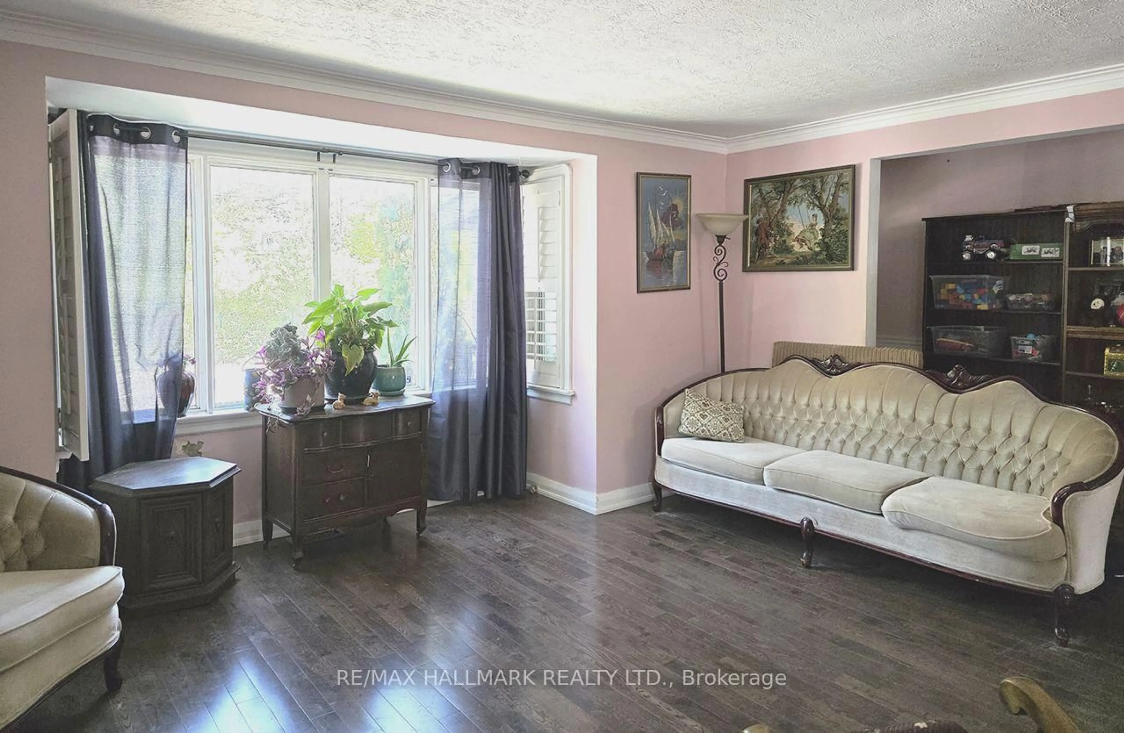A pic of a room for 115 Lankin Blvd, Toronto Ontario M4J 4X2