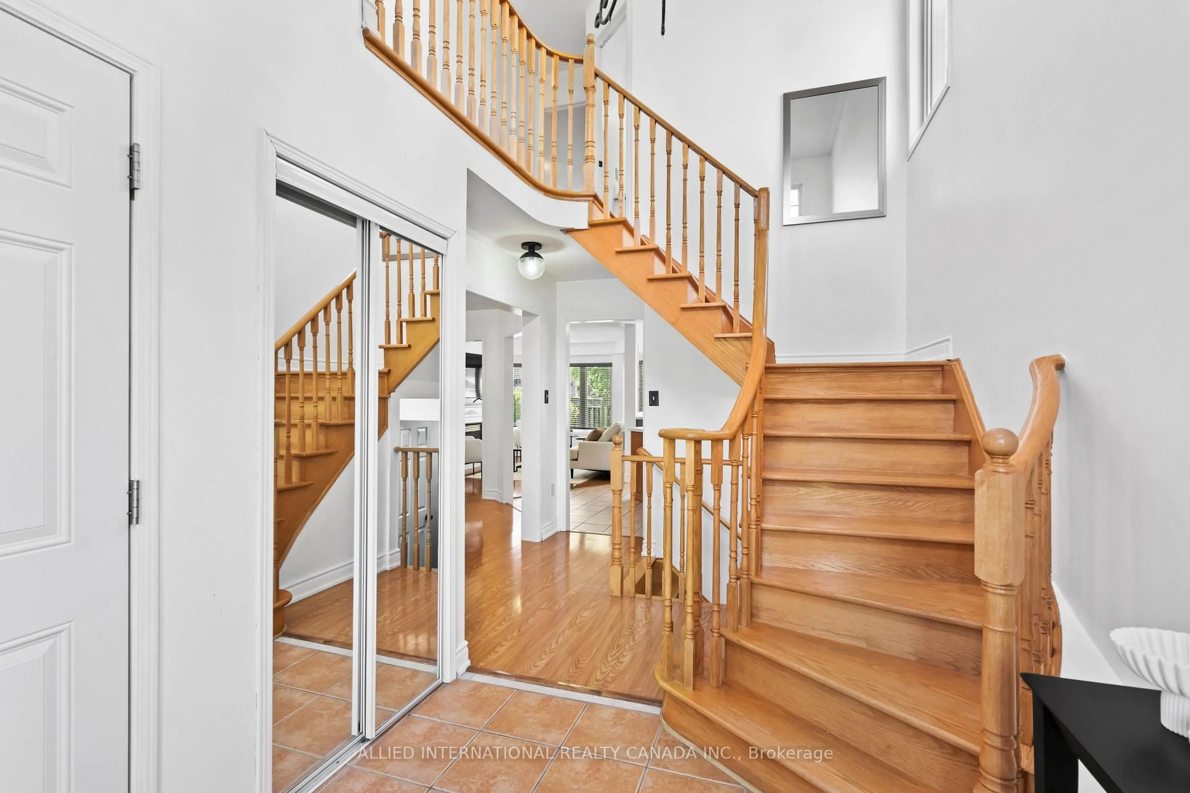 Indoor foyer for 16 May Apple Terr, Toronto Ontario M1E 5J8
