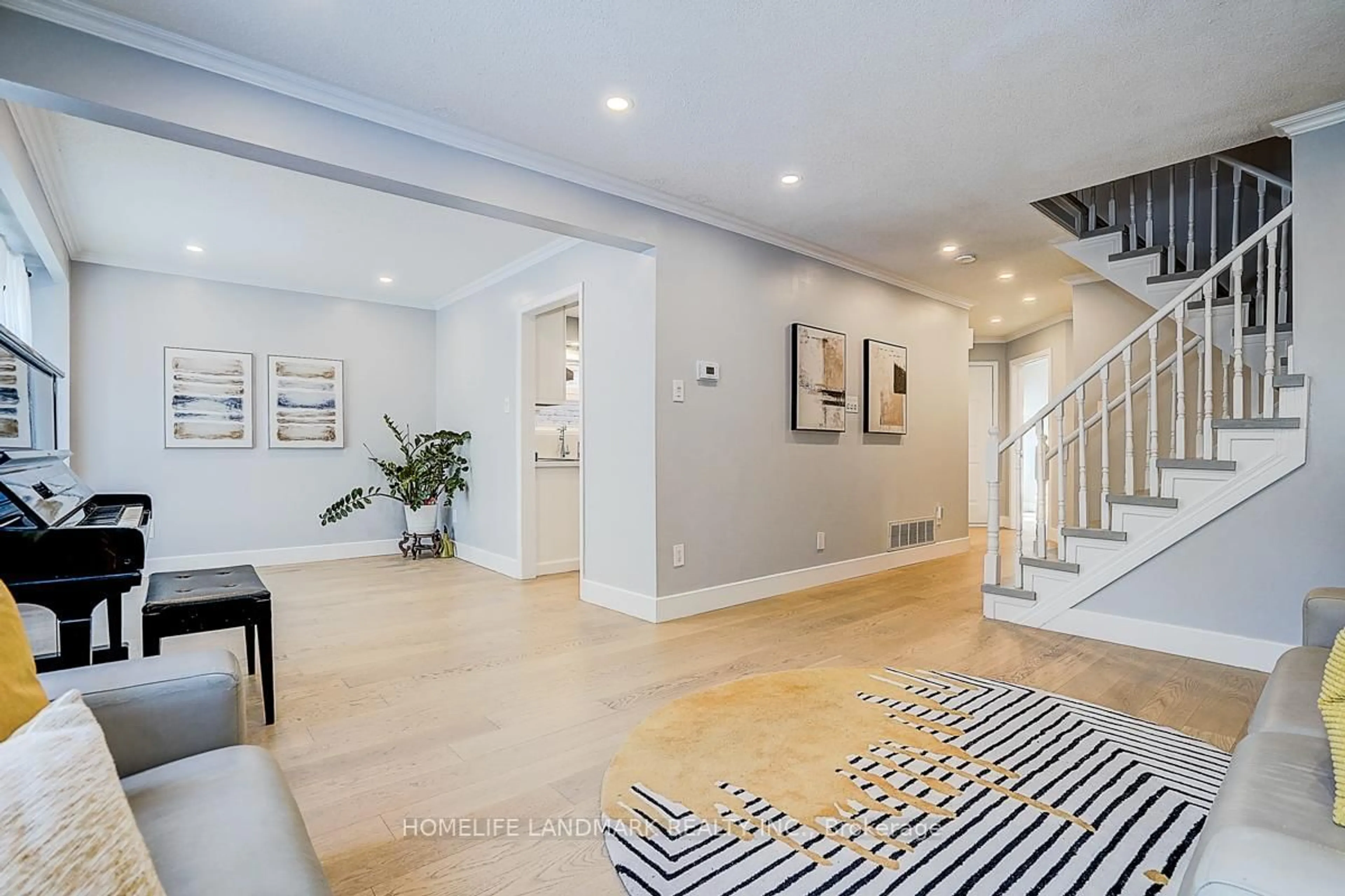 Indoor entryway for 431 Port Royal Tr, Toronto Ontario M1V 4R2