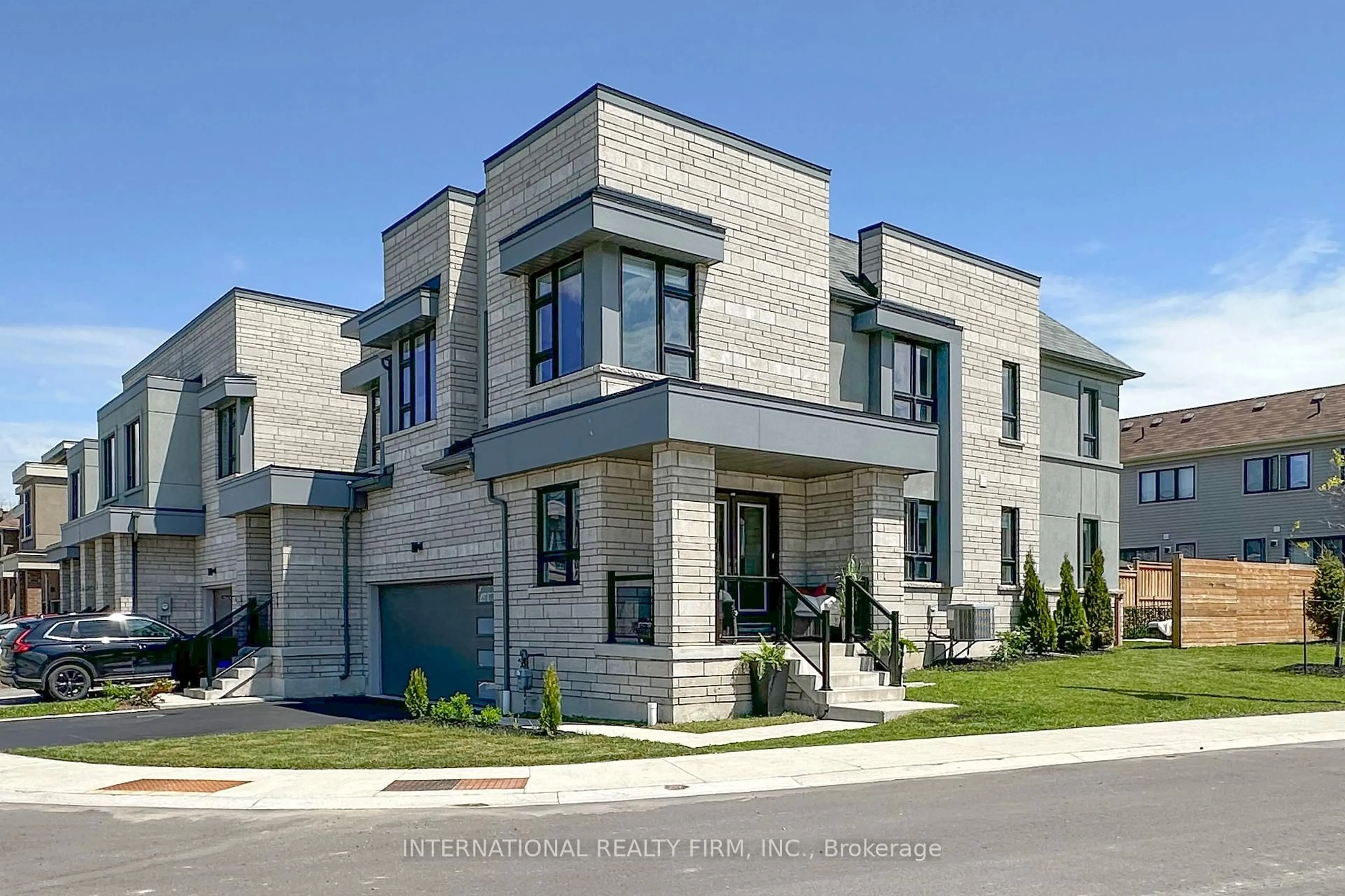 Home with brick exterior material, street for 11 Caspian Sq, Clarington Ontario L1C 7G3
