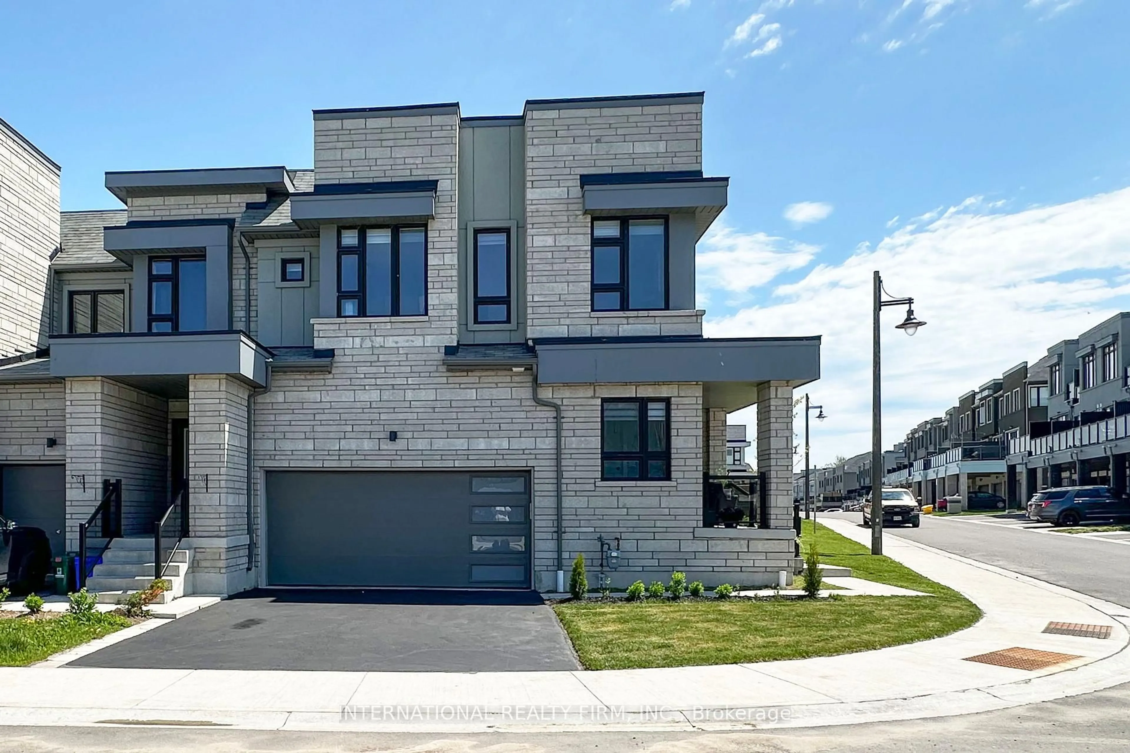 Home with brick exterior material, street for 11 Caspian Sq, Clarington Ontario L1C 7G3