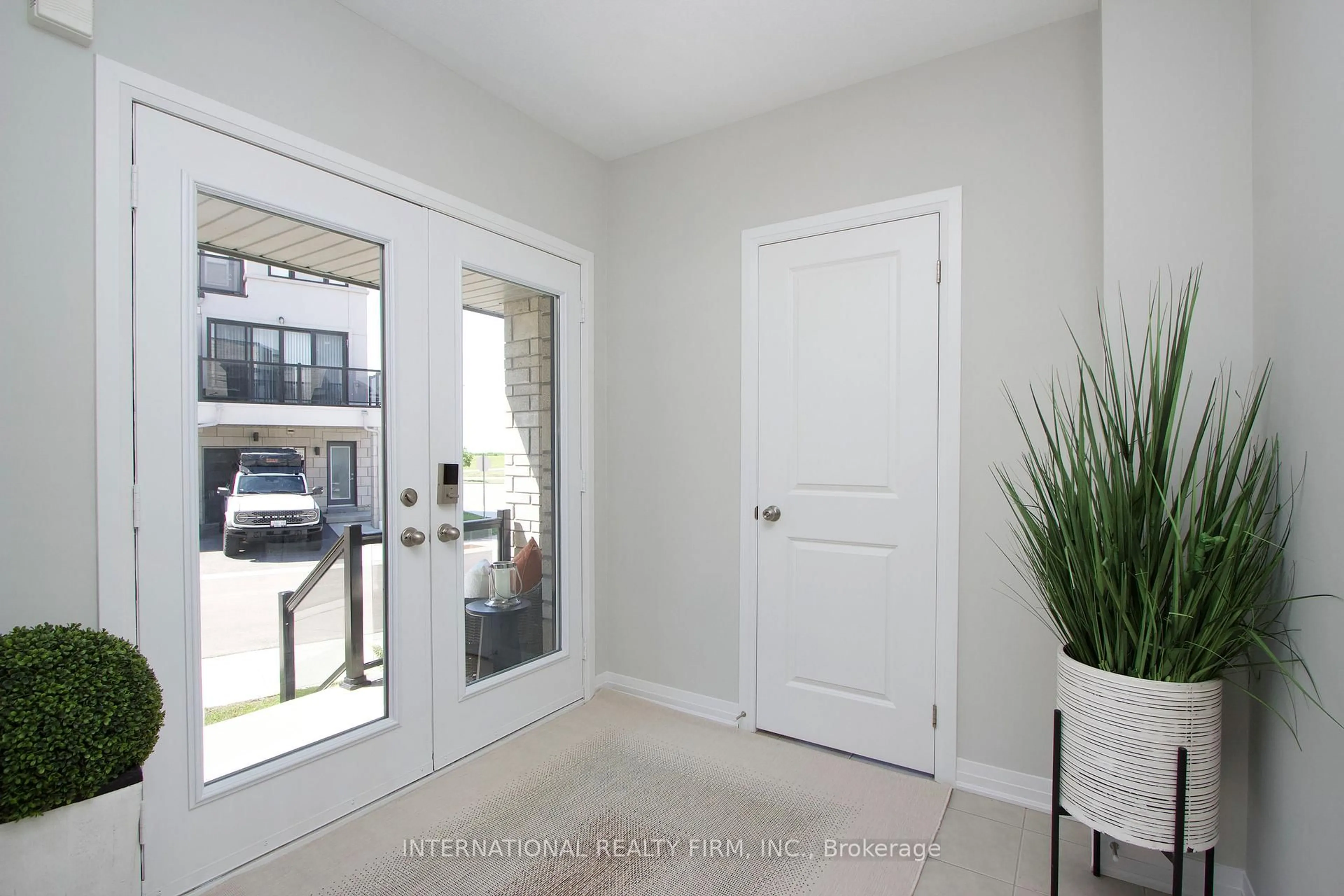 Indoor entryway for 11 Caspian Sq, Clarington Ontario L1C 7G3