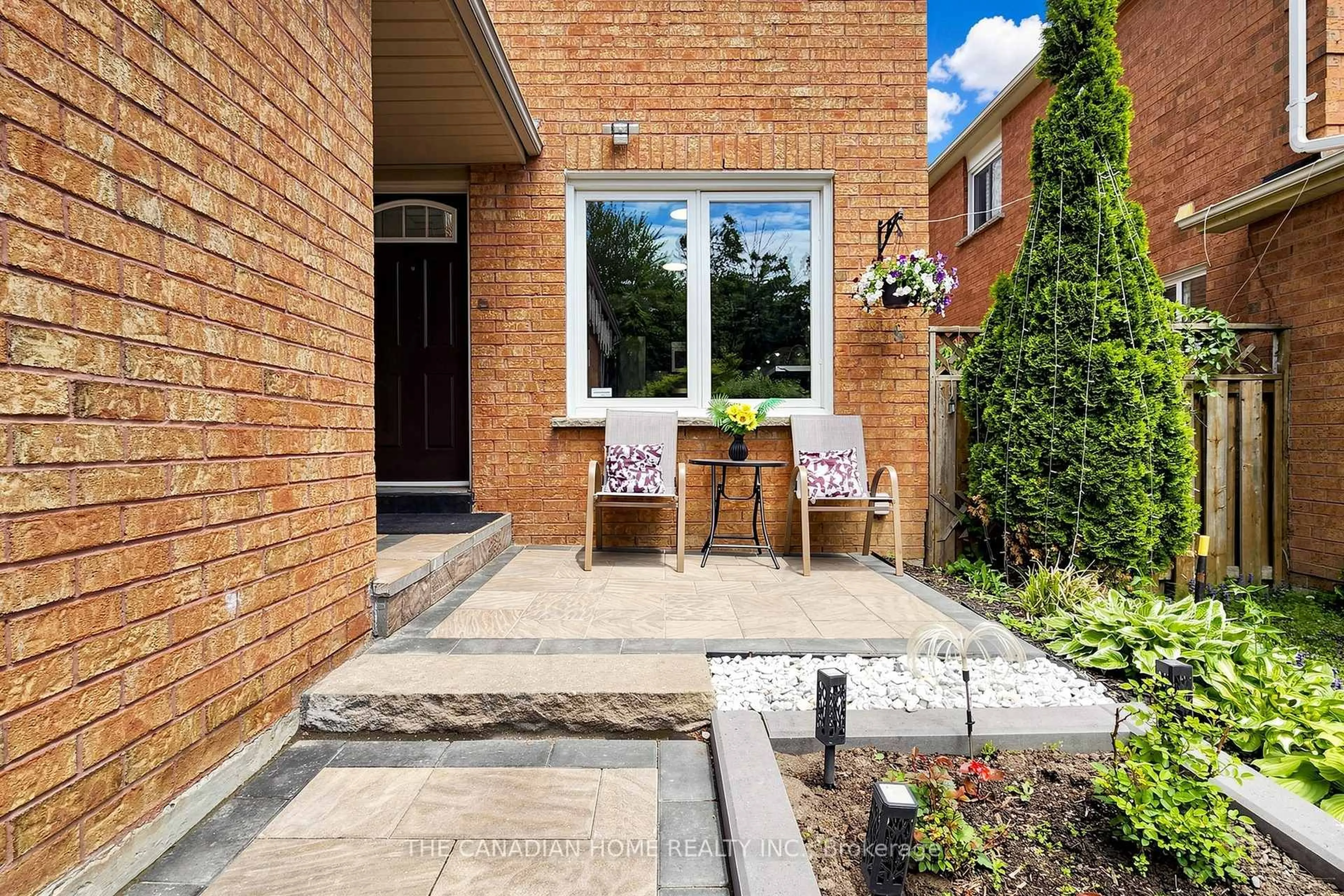 Patio, street for 5 Woodstone Pl, Whitby Ontario L1R 1S7