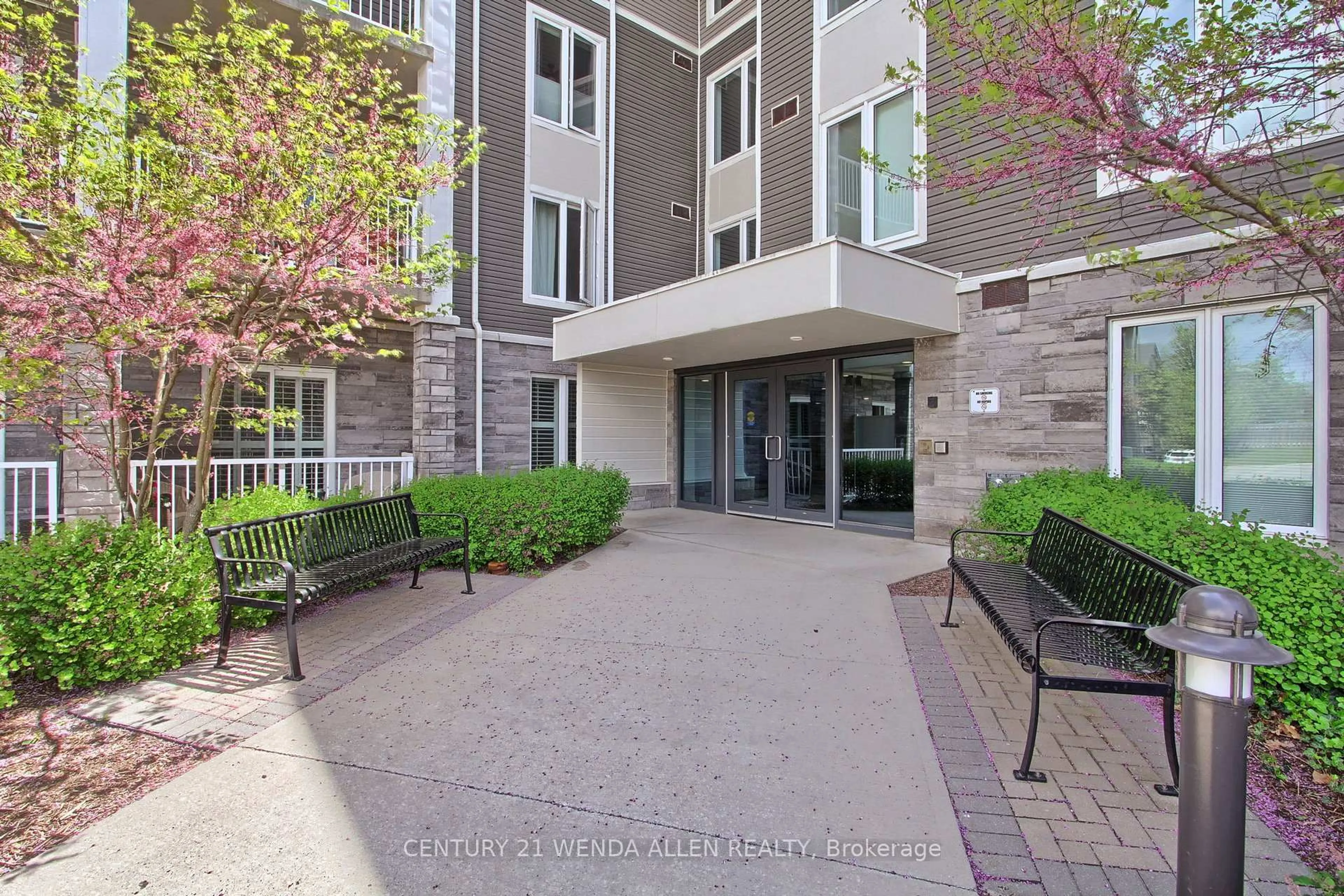Unknown for 290 Liberty St #405, Clarington Ontario L1C 0H3