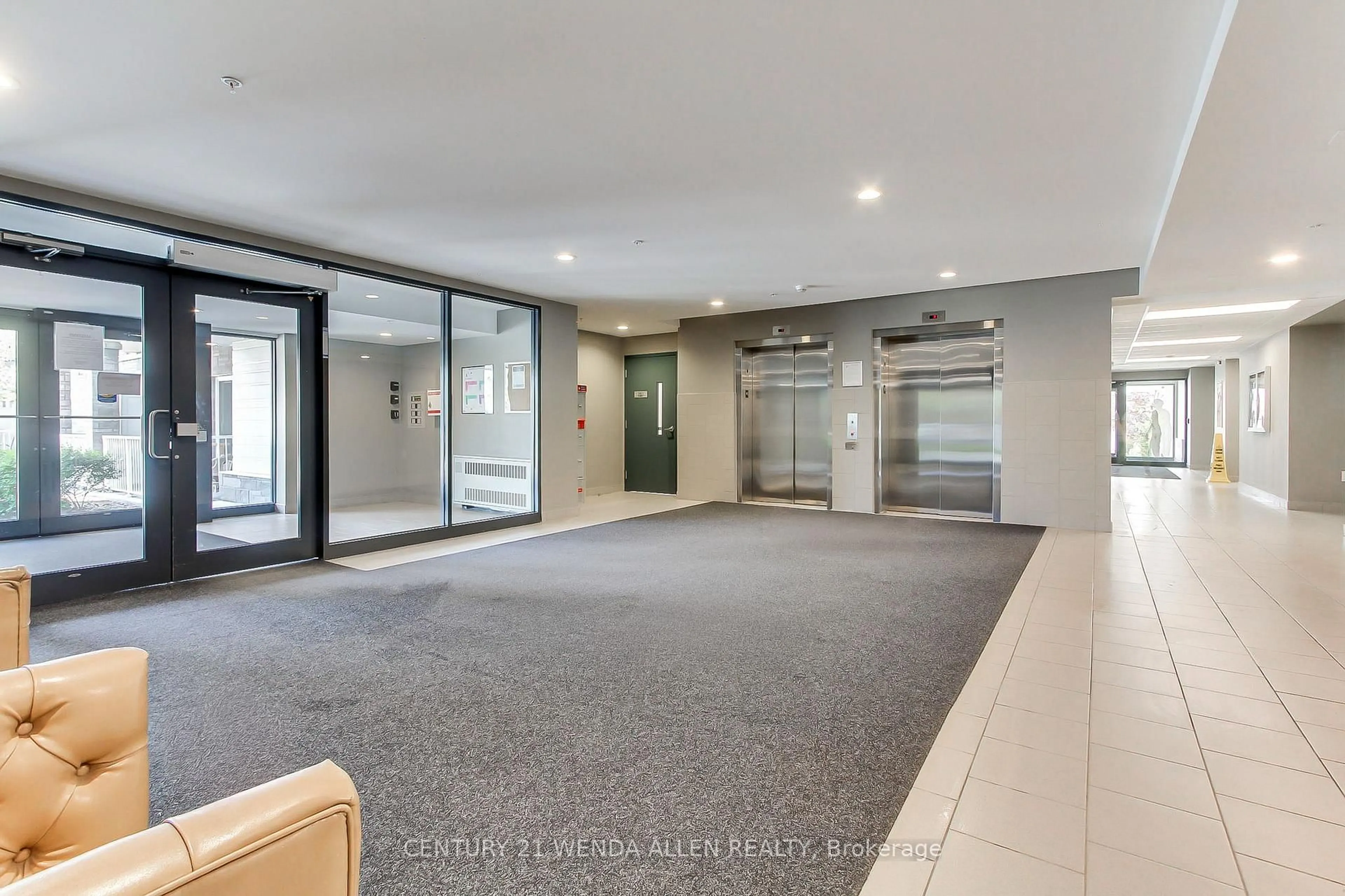 Indoor foyer for 290 Liberty St #405, Clarington Ontario L1C 0H3