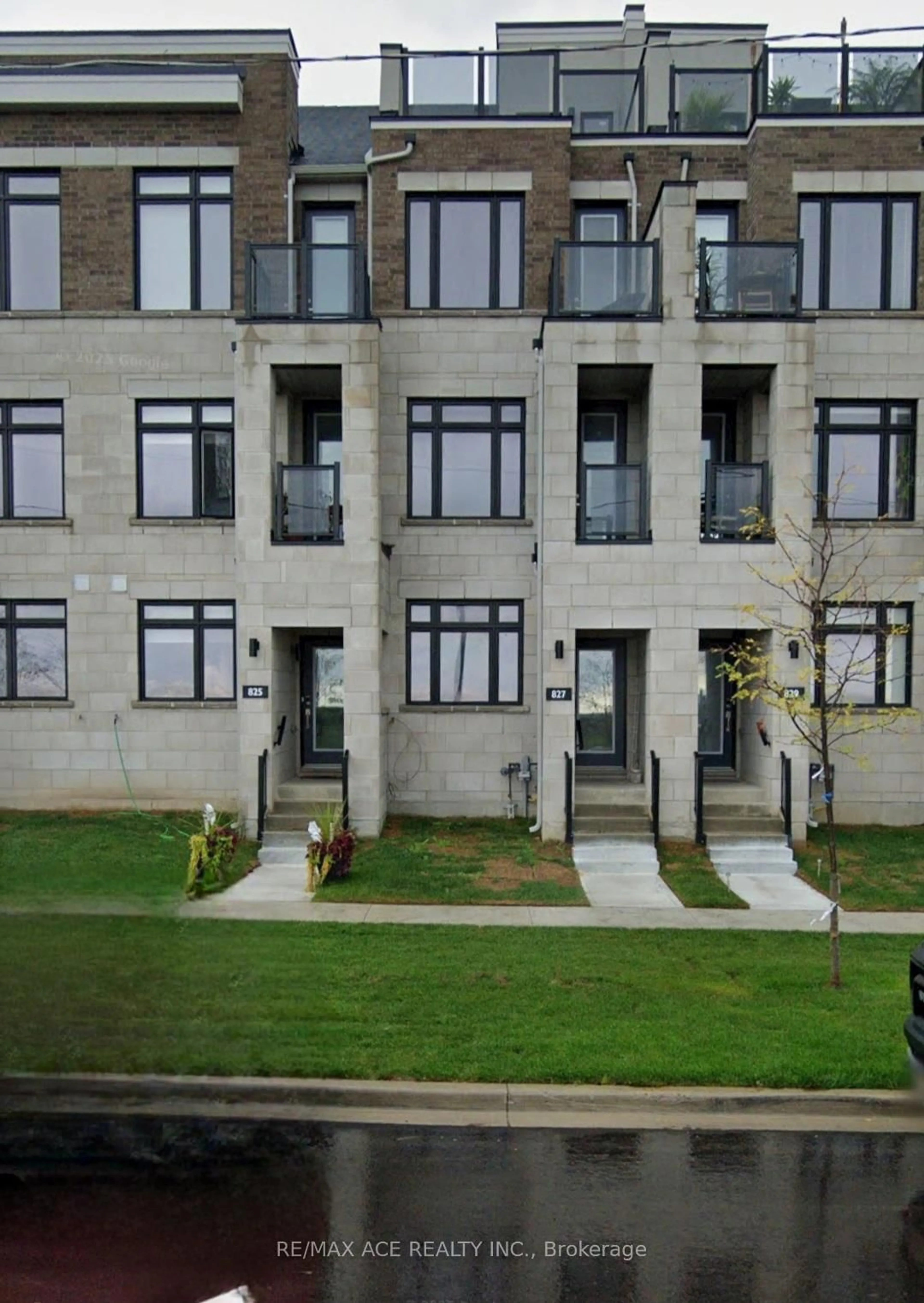 A pic from outside/outdoor area/front of a property/back of a property/a pic from drone, street for 827 Port Darlington Rd, Clarington Ontario L1C 7G4