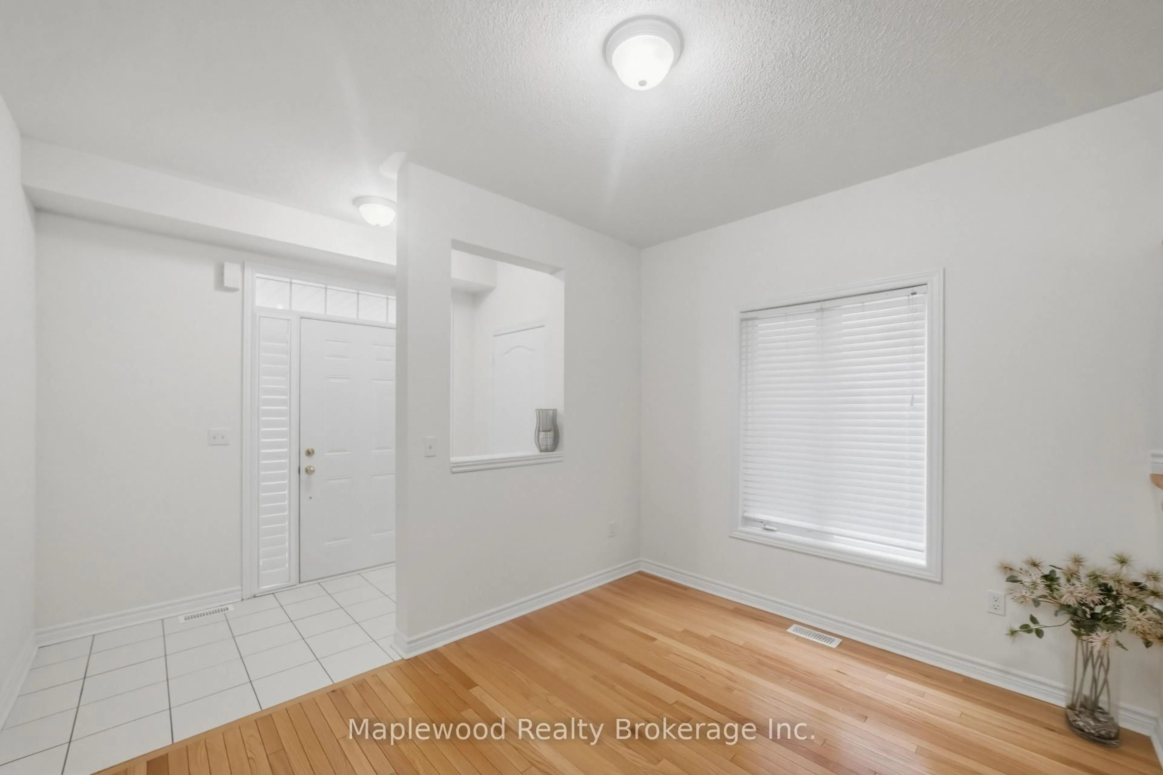 A pic of a room for 1712 Carousel Dr, Pickering Ontario L1X 0C1