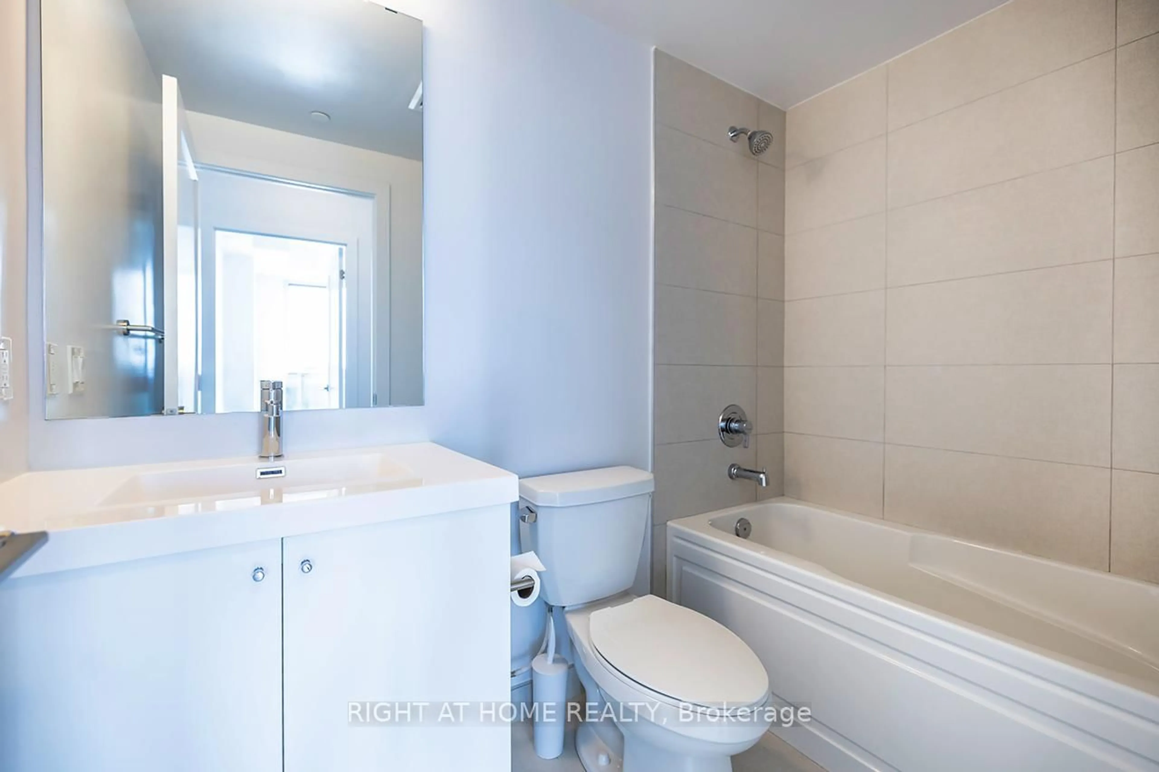 Standard bathroom, unknown for 2550 Simcoe St #1804, Oshawa Ontario L1L 0R5