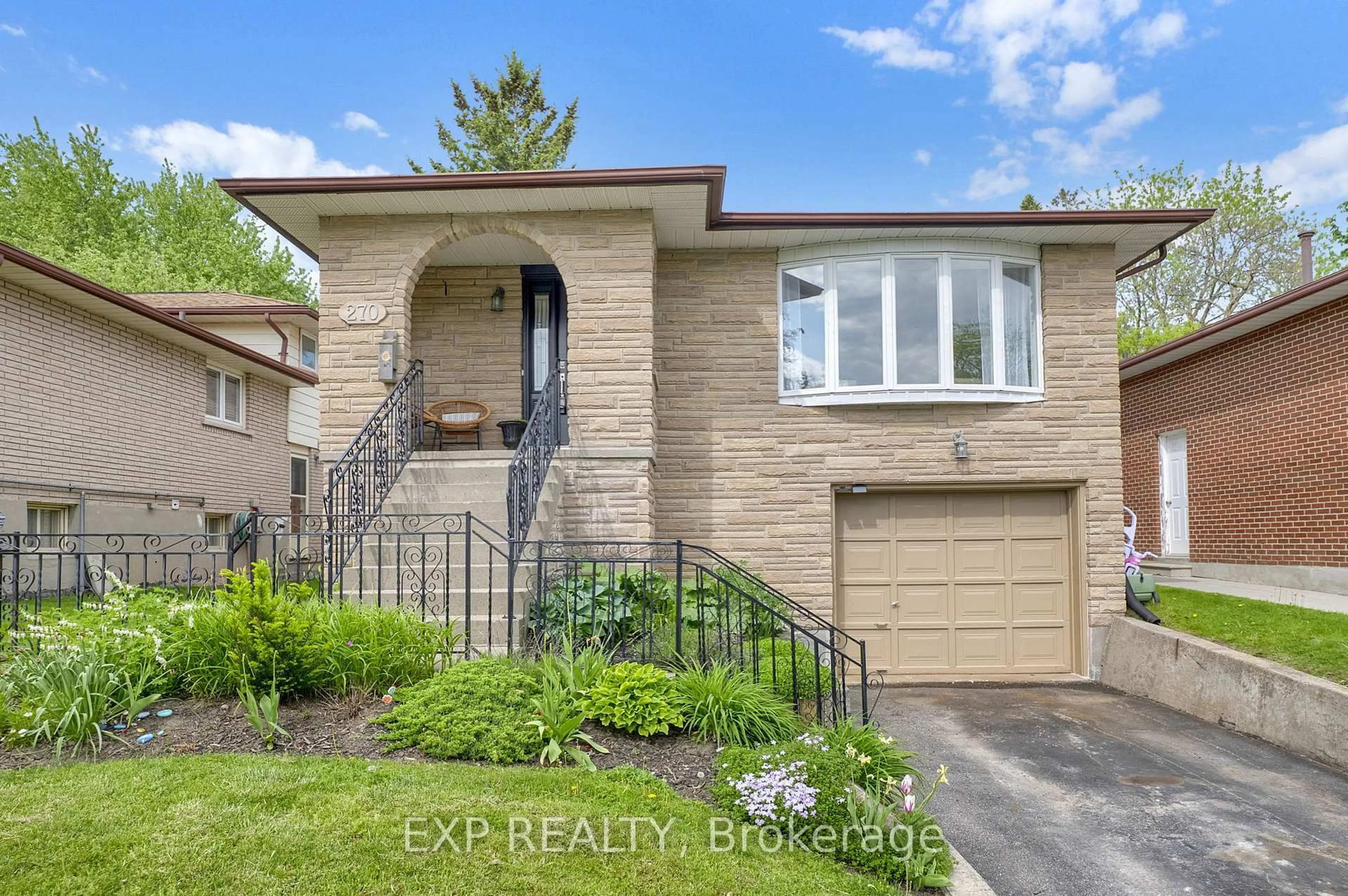 Home with brick exterior material, street for 270 Fairlawn Crt, Oshawa Ontario L1J 4P9