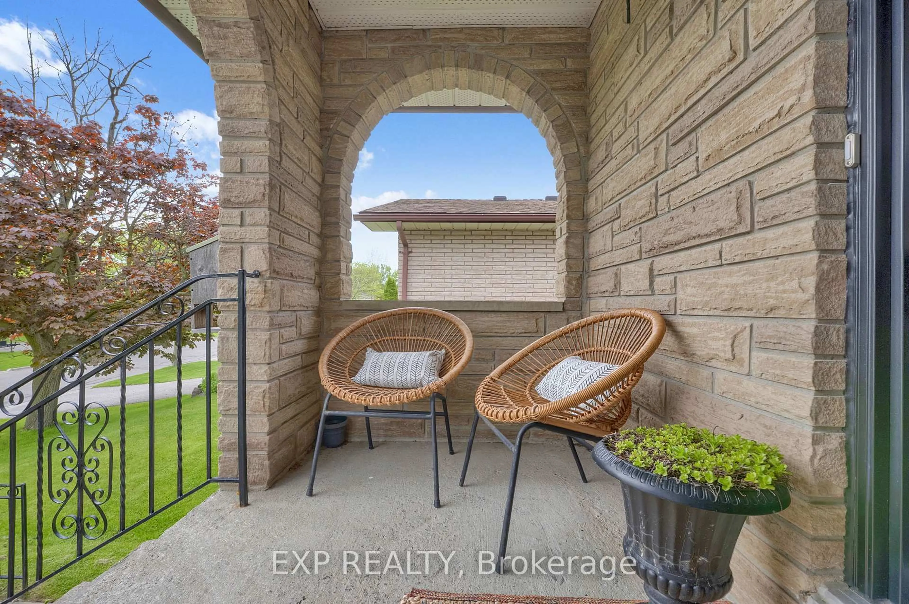 Unknown for 270 Fairlawn Crt, Oshawa Ontario L1J 4P9