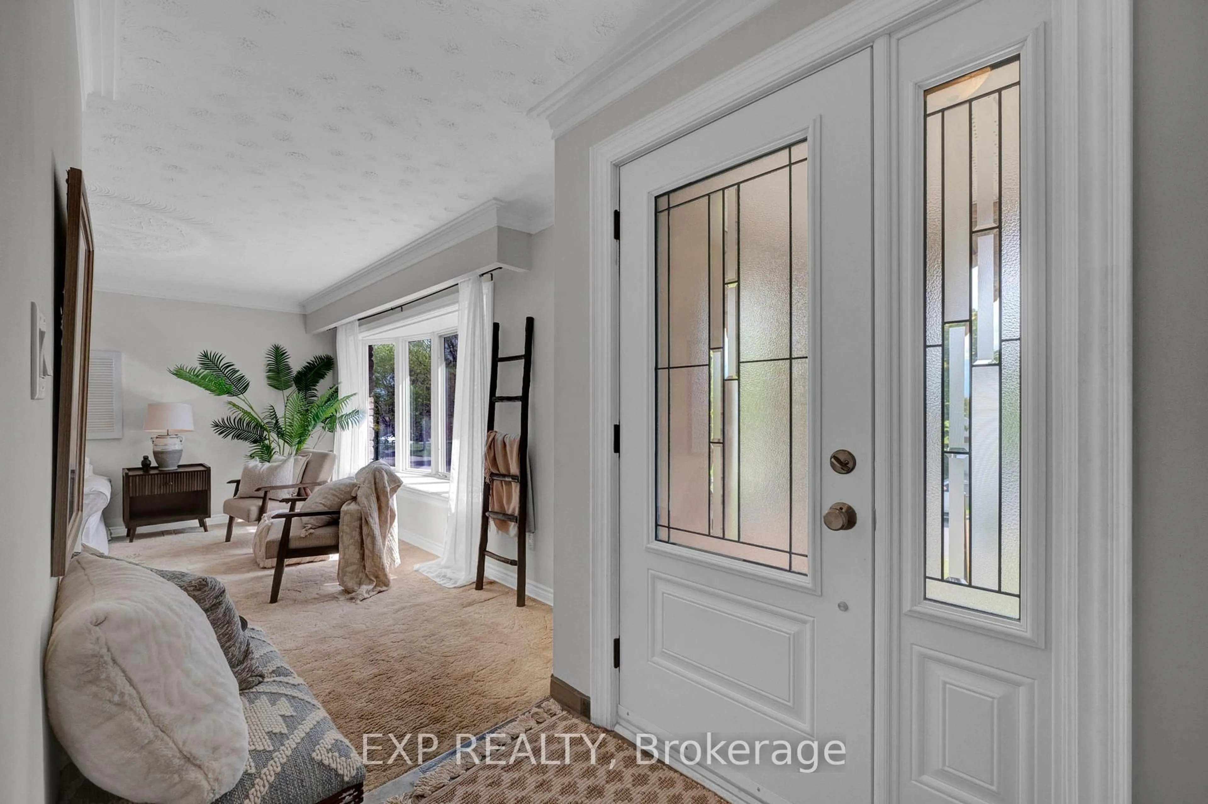 Indoor entryway for 270 Fairlawn Crt, Oshawa Ontario L1J 4P9