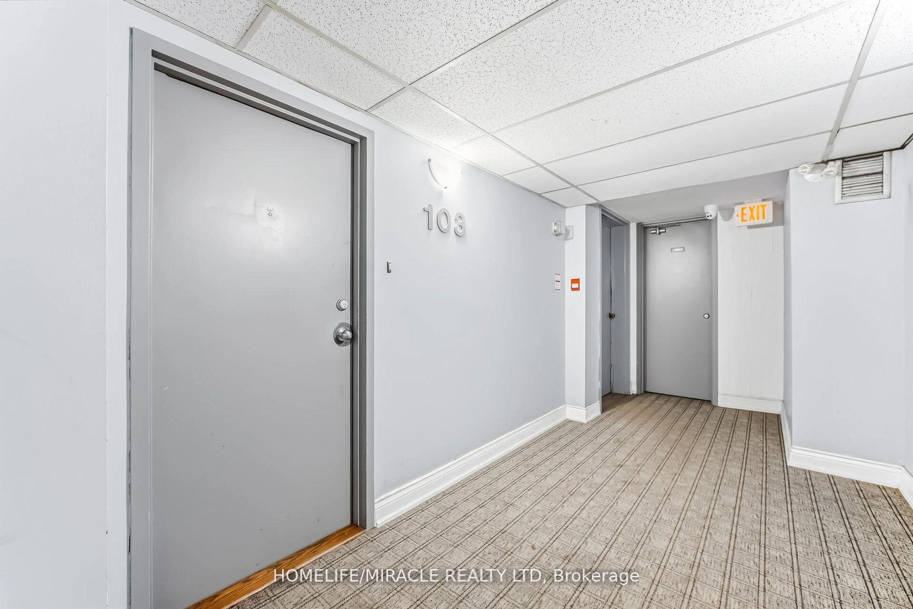 Indoor foyer for 140 Ling Rd #103, Toronto Ontario M1E 4V9