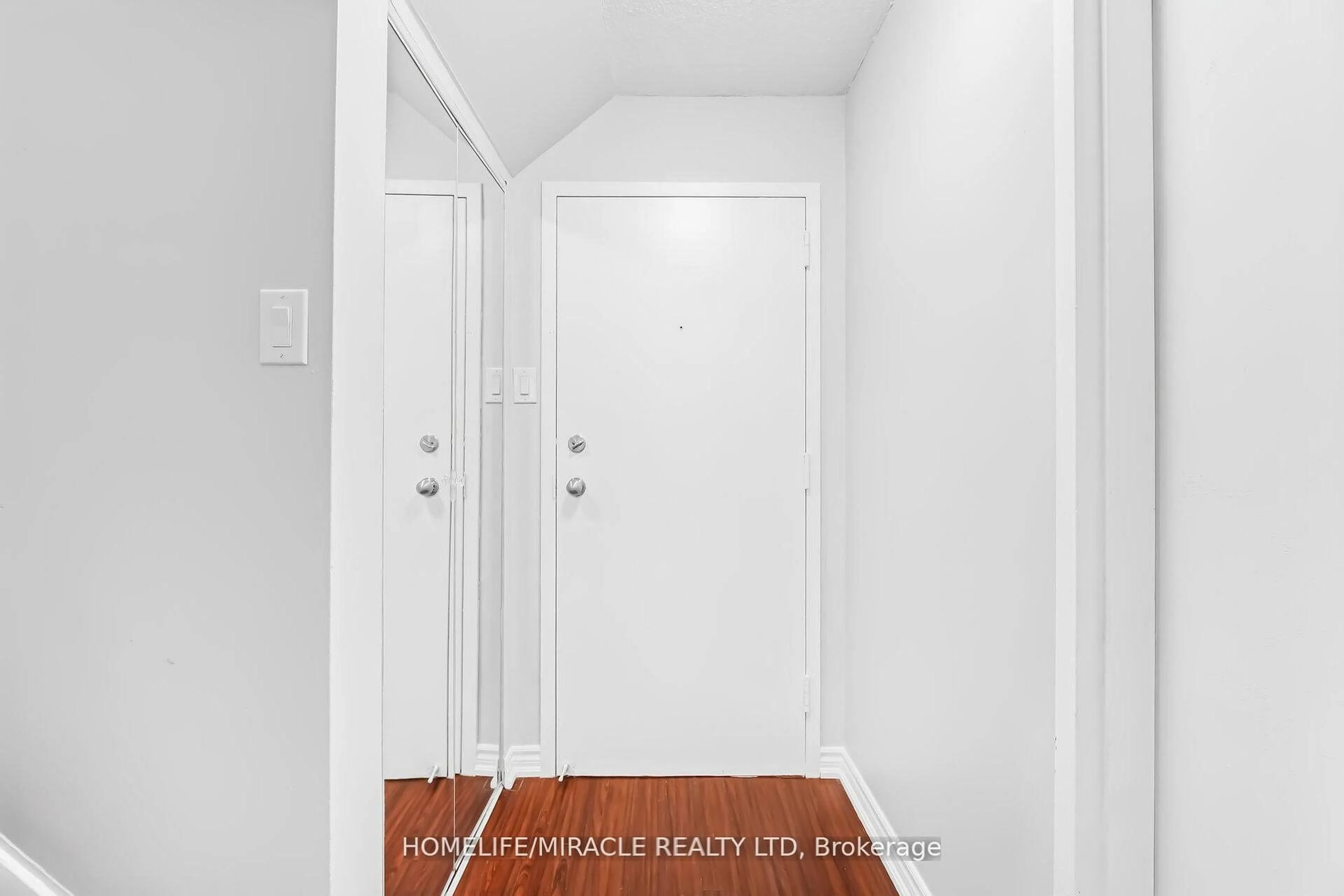 Indoor entryway for 140 Ling Rd #103, Toronto Ontario M1E 4V9